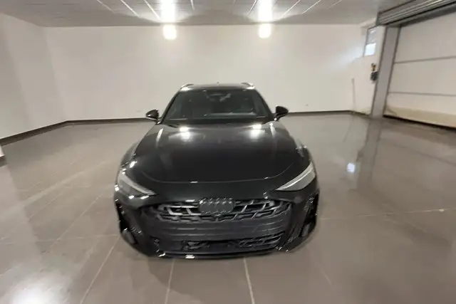 Audi A6 Avant view 2