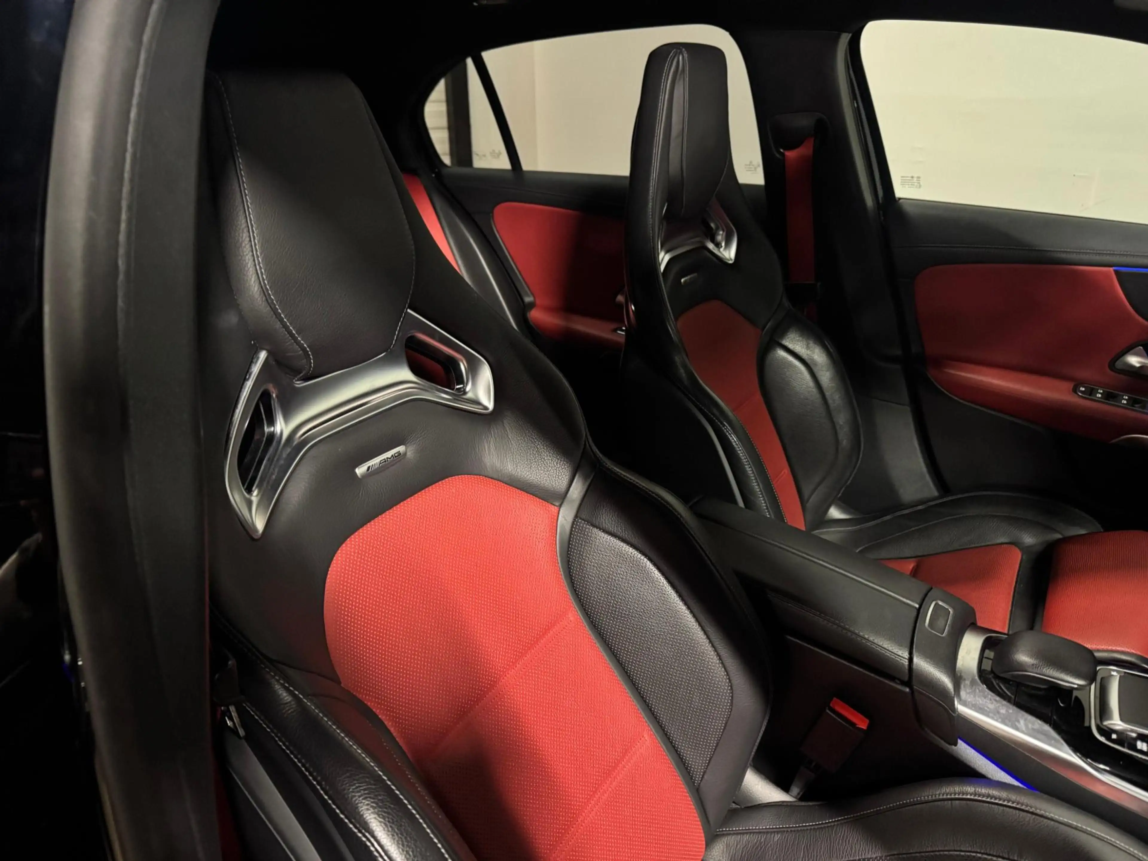 Mercedes-Benz A 35 AMG 4MATIC Edition 1 PANO KEYLESS CAM — photo 5