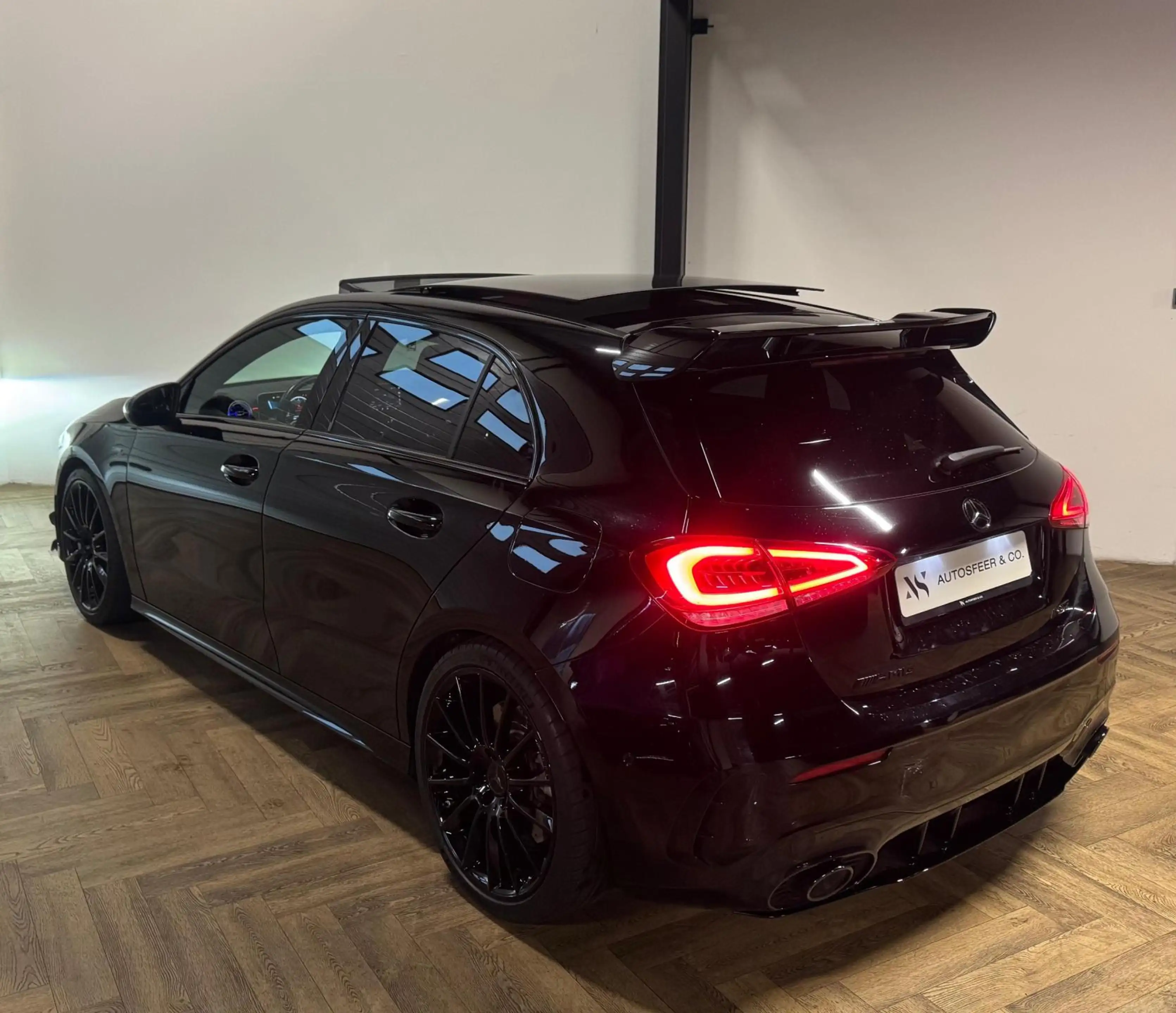 Mercedes-Benz A 35 AMG 4MATIC Edition 1 PANO KEYLESS CAM — photo 8