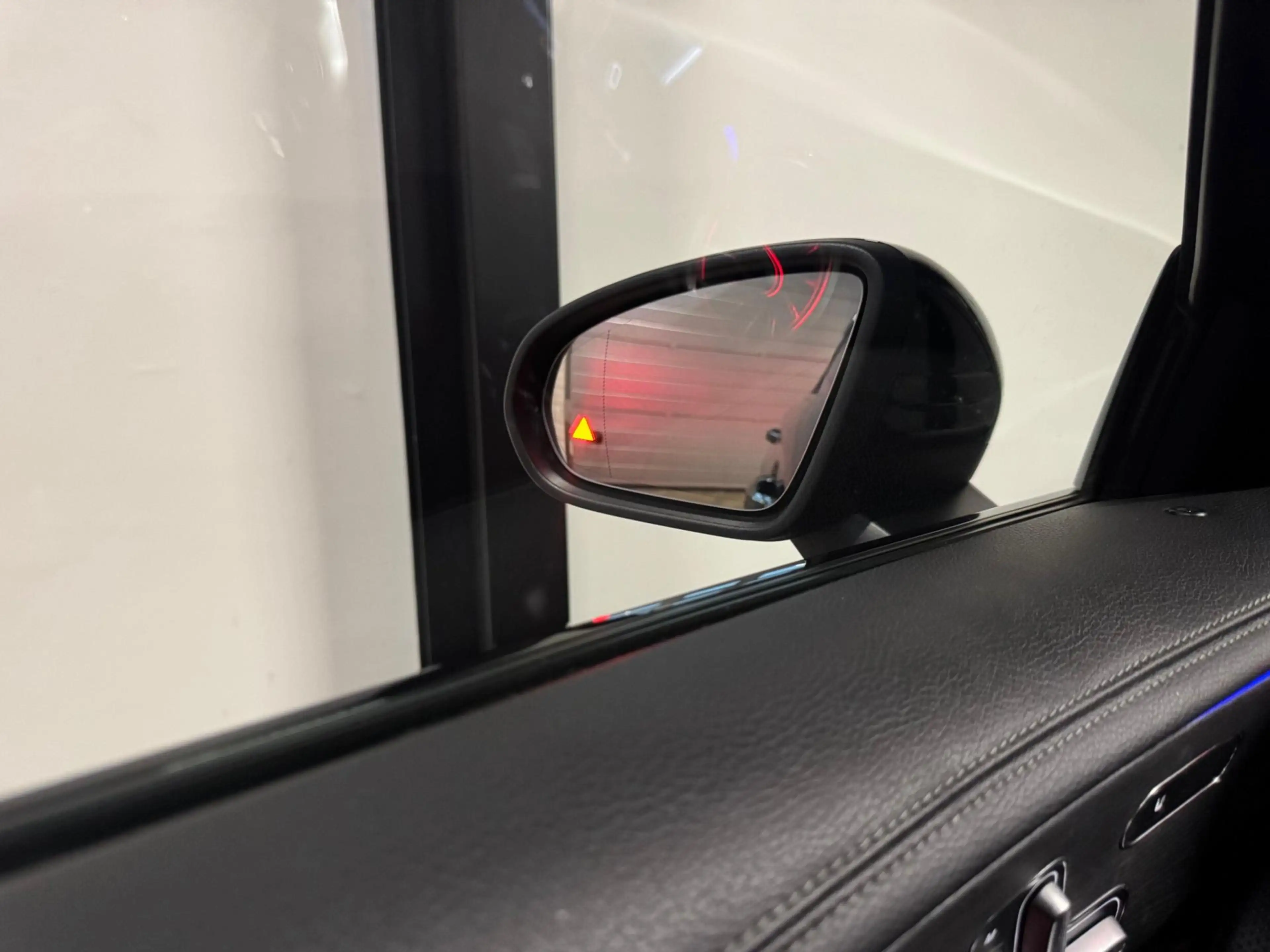 Mercedes-Benz A 35 AMG 4MATIC Edition 1 PANO KEYLESS CAM — photo 9