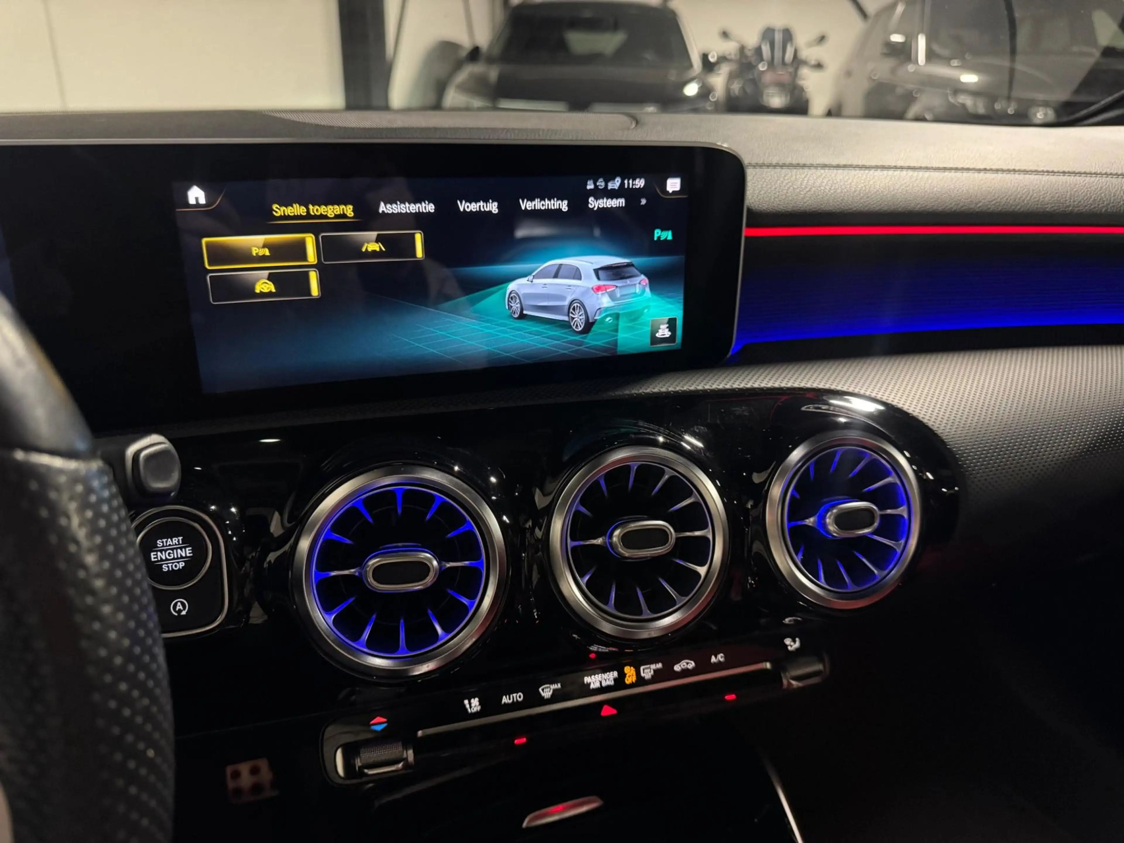 Mercedes-Benz A 35 AMG 4MATIC Edition 1 PANO KEYLESS CAM — photo 13