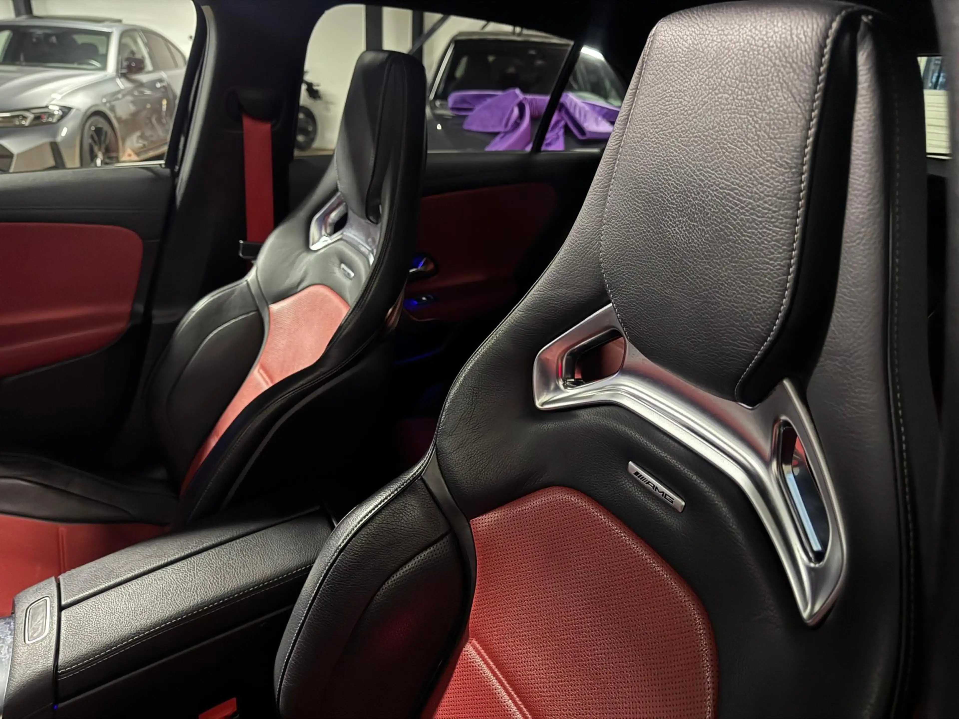 Mercedes-Benz A 35 AMG 4MATIC Edition 1 PANO KEYLESS CAM — photo 11