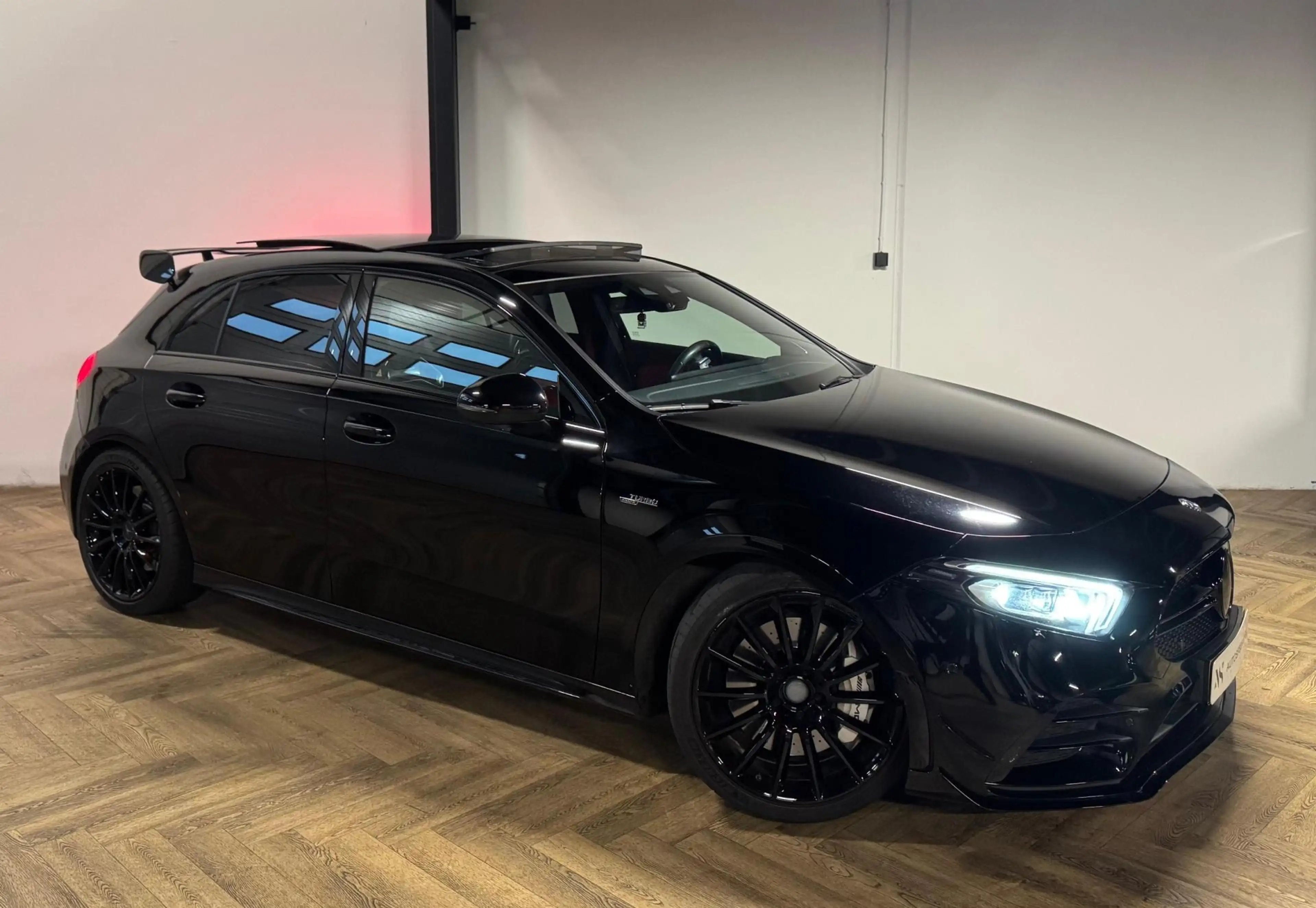 Mercedes-Benz A 35 AMG 4MATIC Edition 1 PANO KEYLESS CAM — photo 6