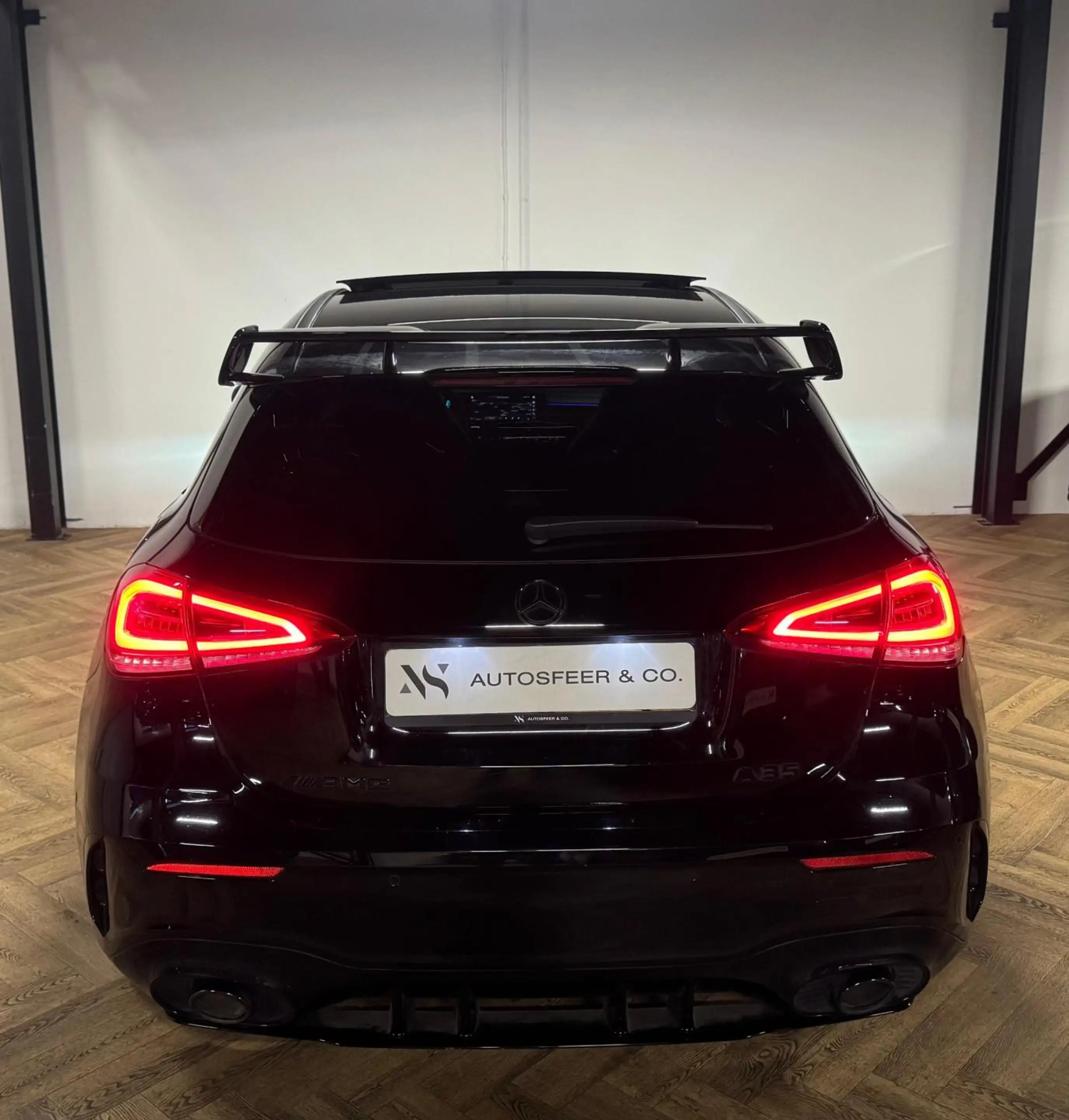 Mercedes-Benz A 35 AMG 4MATIC Edition 1 PANO KEYLESS CAM — photo 4
