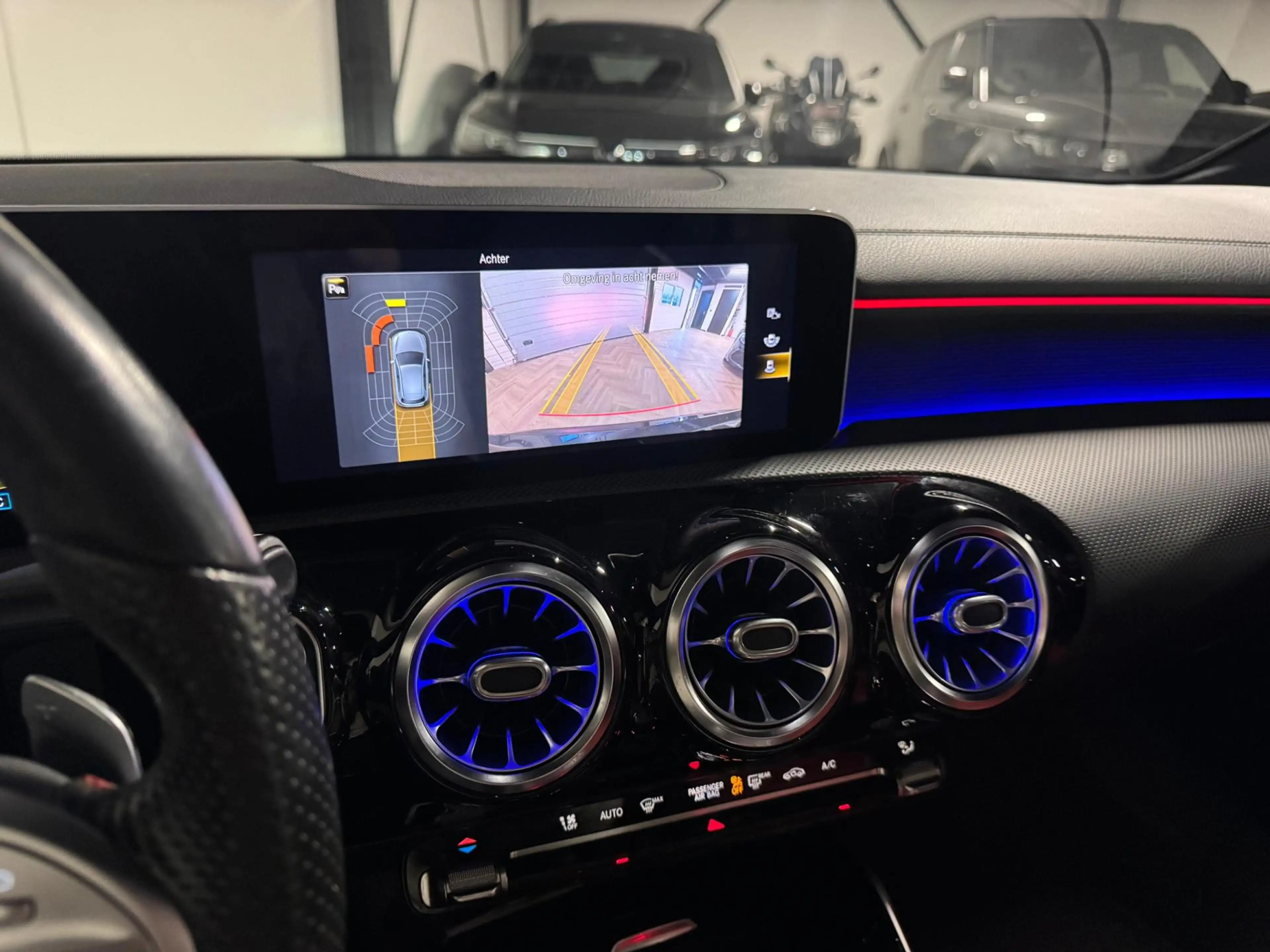 Mercedes-Benz A 35 AMG 4MATIC Edition 1 PANO KEYLESS CAM — photo 7