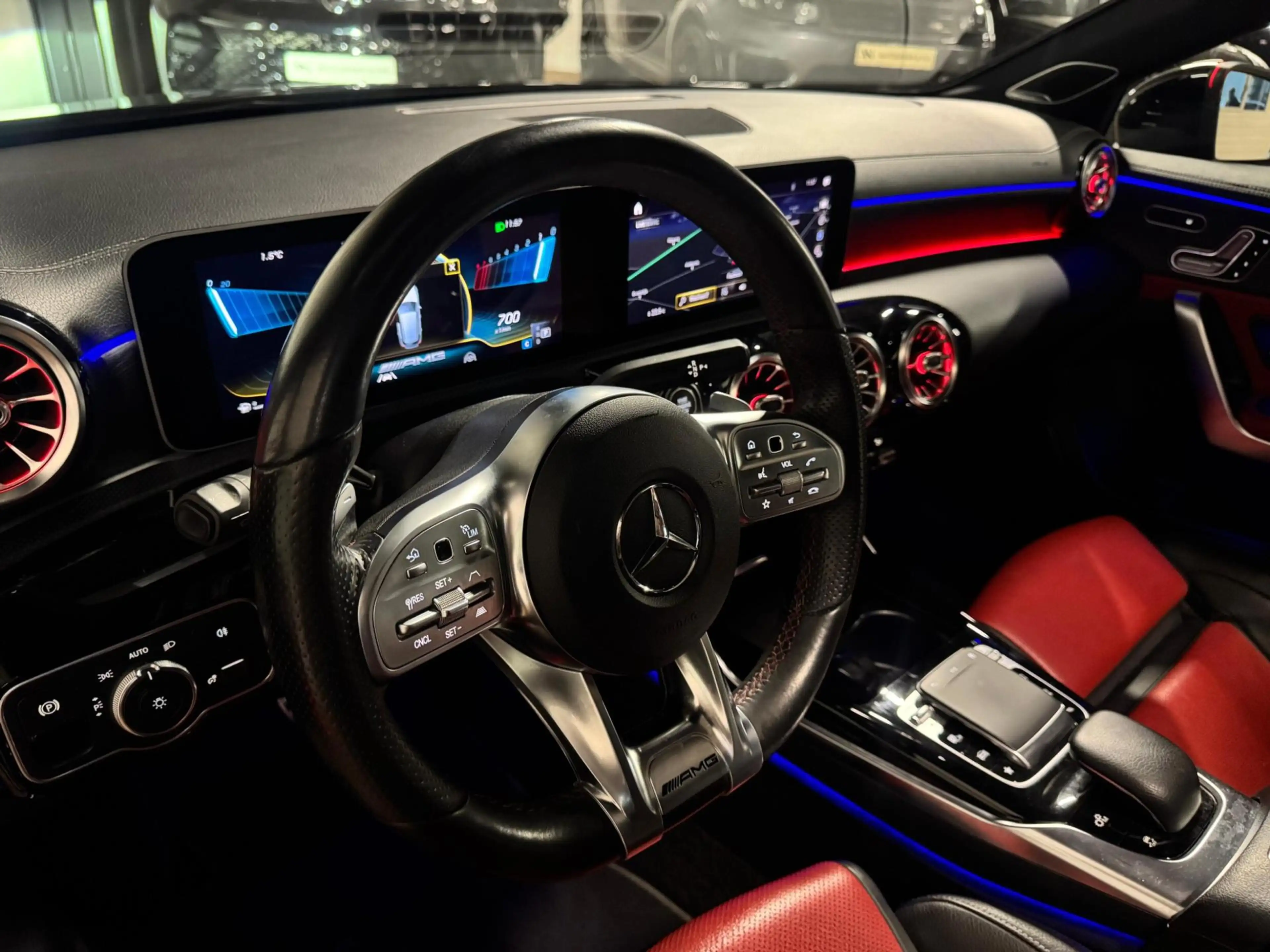 Mercedes-Benz A 35 AMG 4MATIC Edition 1 PANO KEYLESS CAM — photo 3