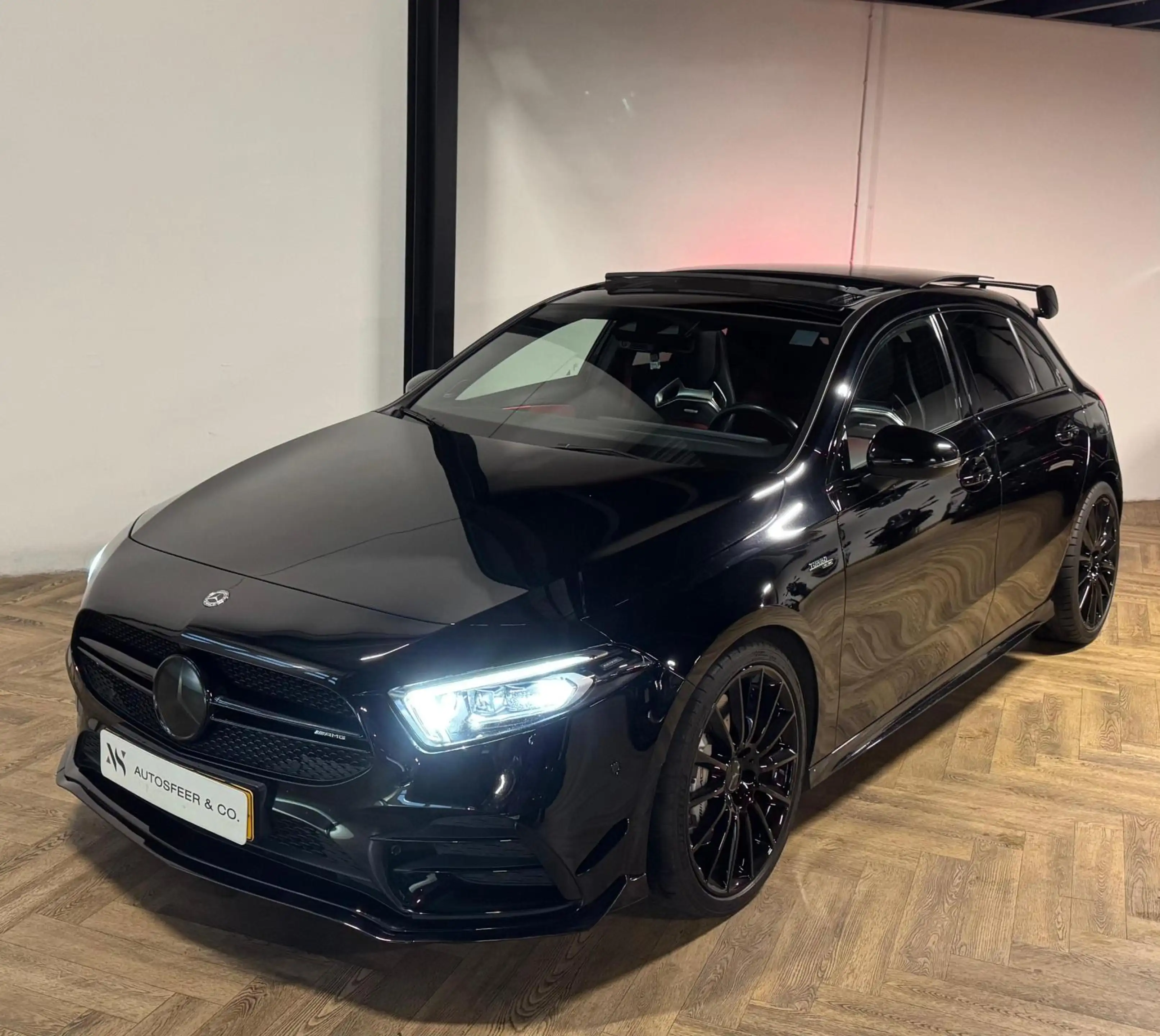Mercedes-Benz A 35 AMG 4MATIC Edition 1 PANO KEYLESS CAM — photo 10
