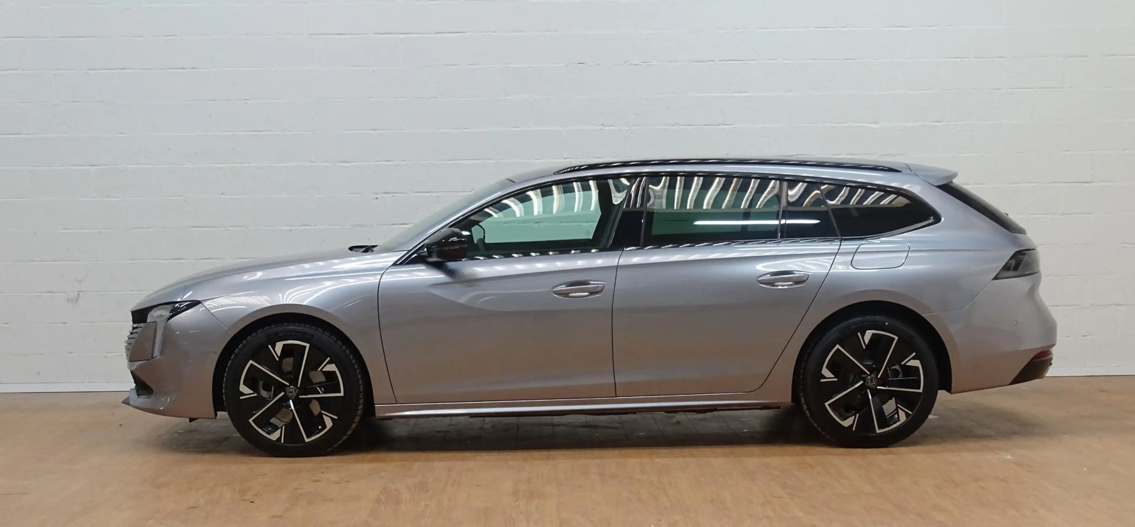 Peugeot 508 SW 1.6 Hybrid 225 e-EAT8 Allure Camera | PDC V+A | — photo 9