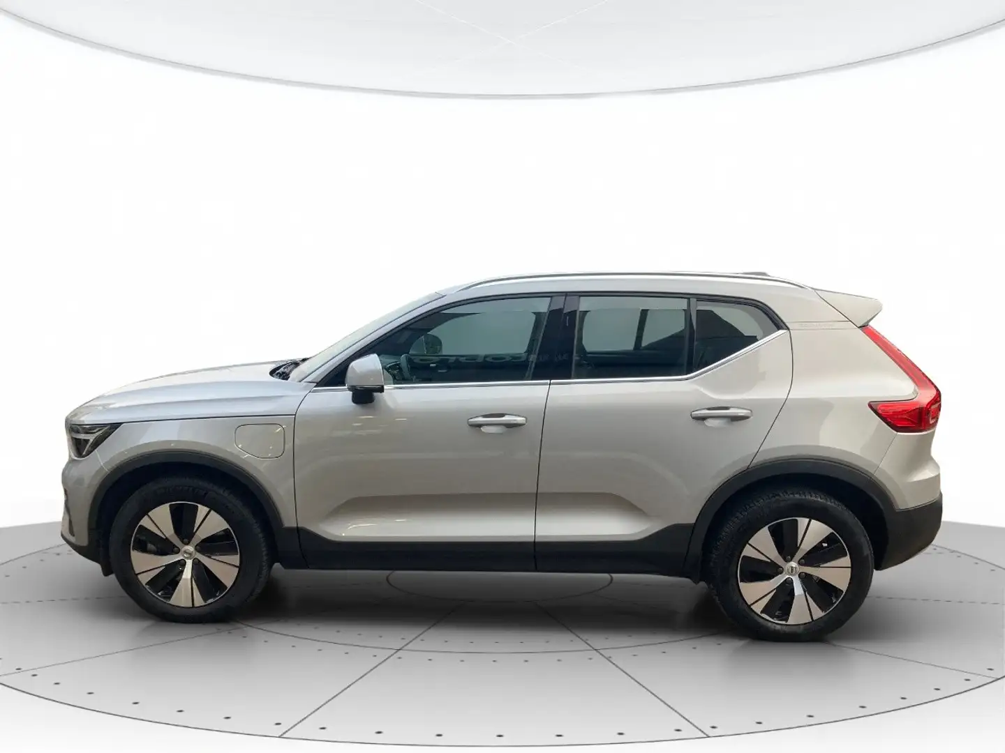Volvo XC40 1.5 T4 recharge phev Core auto Bianco - 2