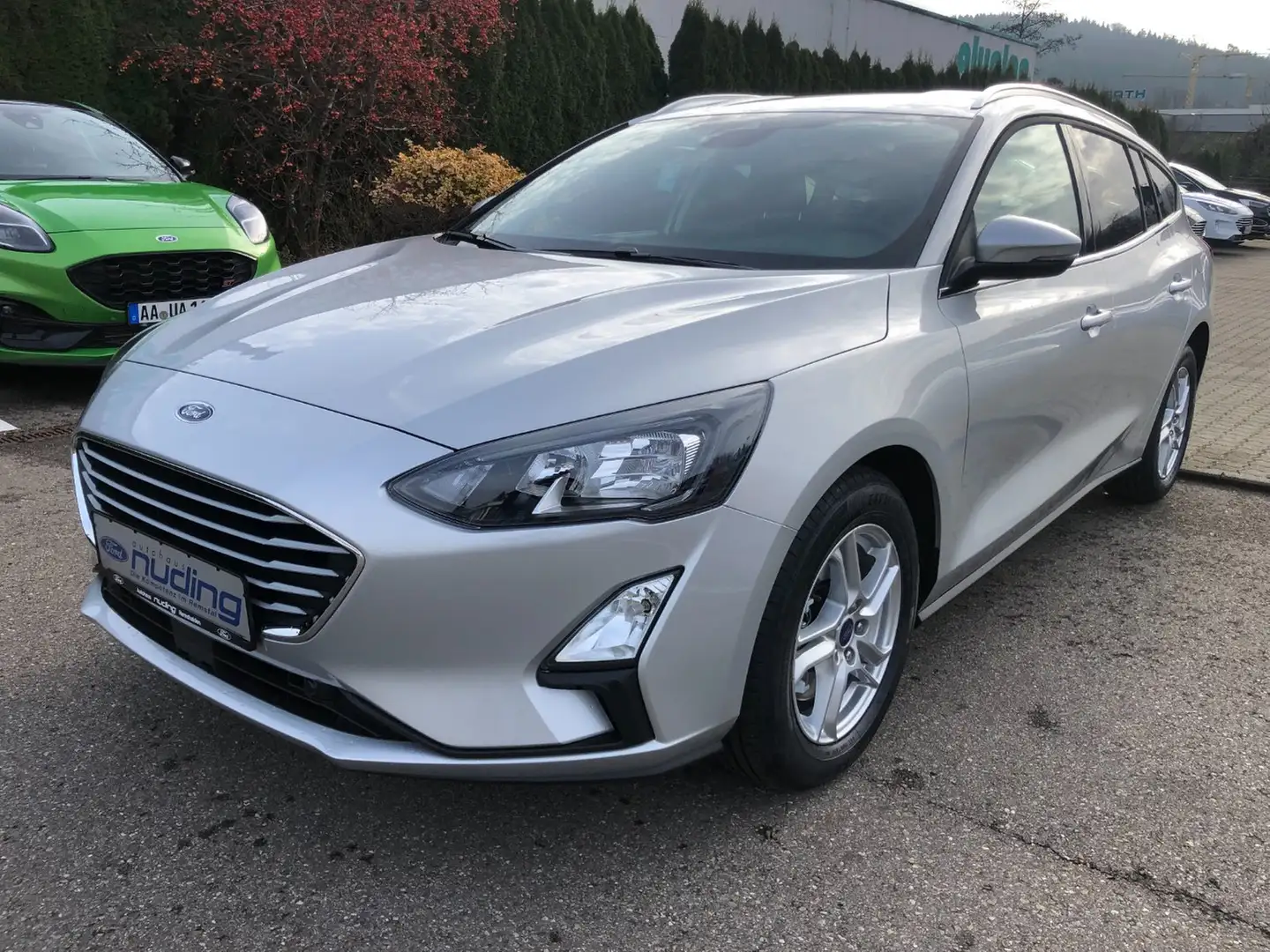 Ford Focus Turnier 1.0 EcoBoost Hybrid Cool & Connect Silber - 2