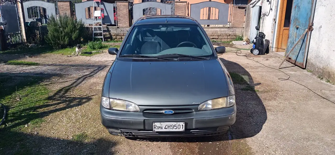 Ford Mondeo 5p 1.8 GLX, foto 2
