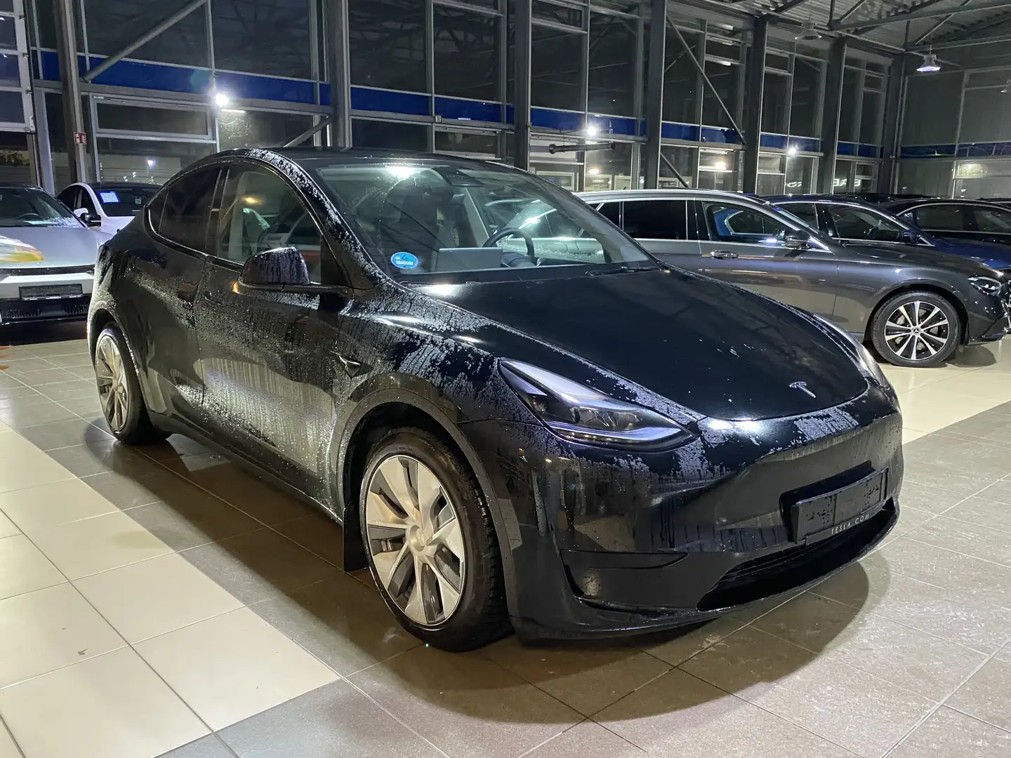 Tesla Model Y Pano Leder ACC Wärmepumpe LED Navi R.Cam Schwarz - 2