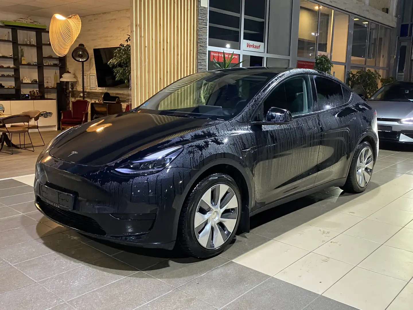 Tesla Model Y Pano Leder ACC Wärmepumpe LED Navi R.Cam Schwarz - 1