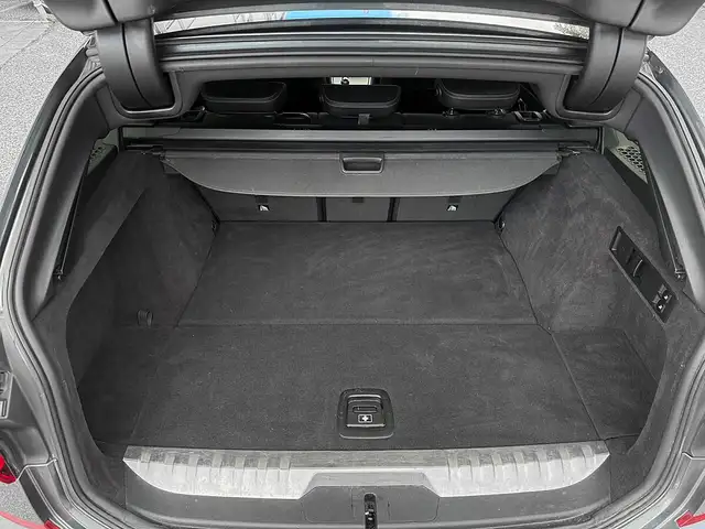 BMW 3 Series view 13