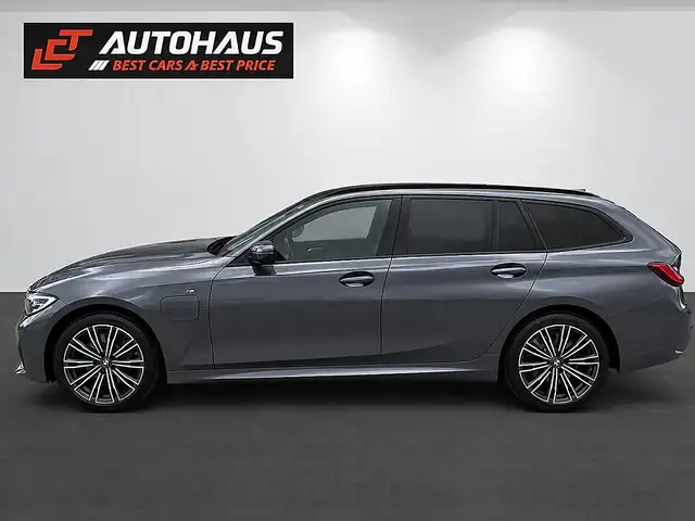 BMW 3 Series view 2