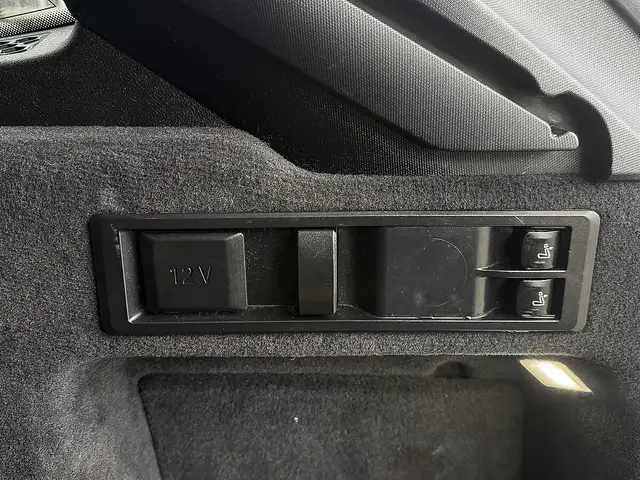 BMW 3 Series view 14