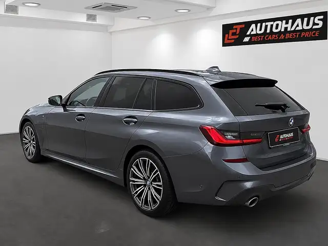 BMW 3 Series view 3
