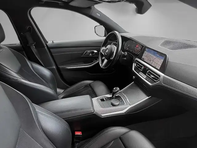 BMW 3 Series view 8