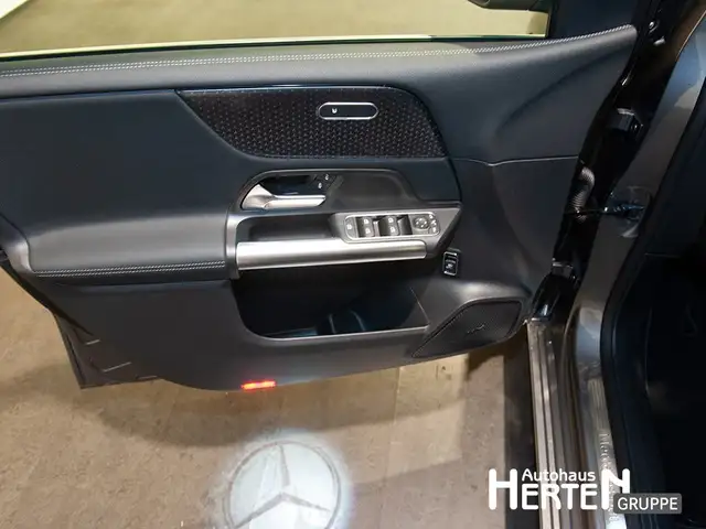 Mercedes-Benz B-Class view 9
