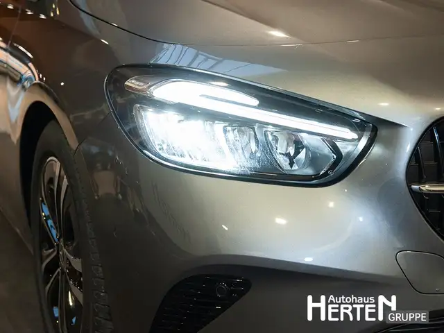 Mercedes-Benz B-Class view 13
