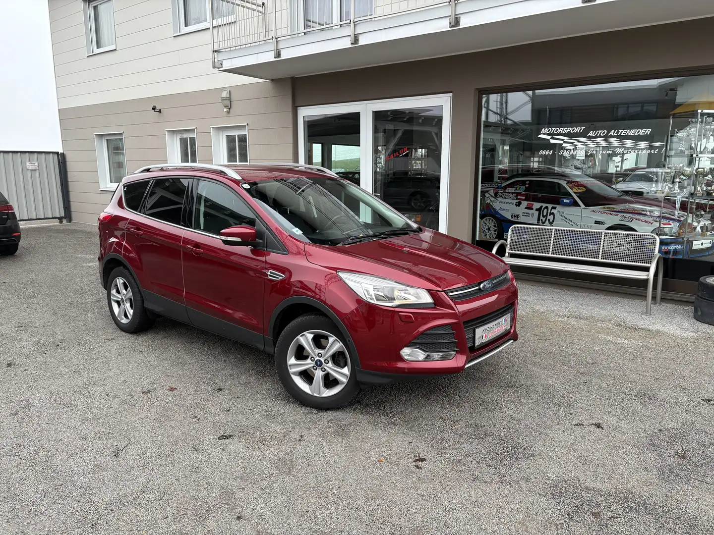 Ford Kuga 1,5 EcoBoost Trend *AHK*WINTER-PAKET*WENIG KM* Rot - 1