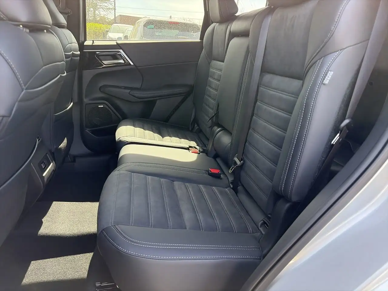 Mitsubishi Outlander снимка Mitsubishi Outlander