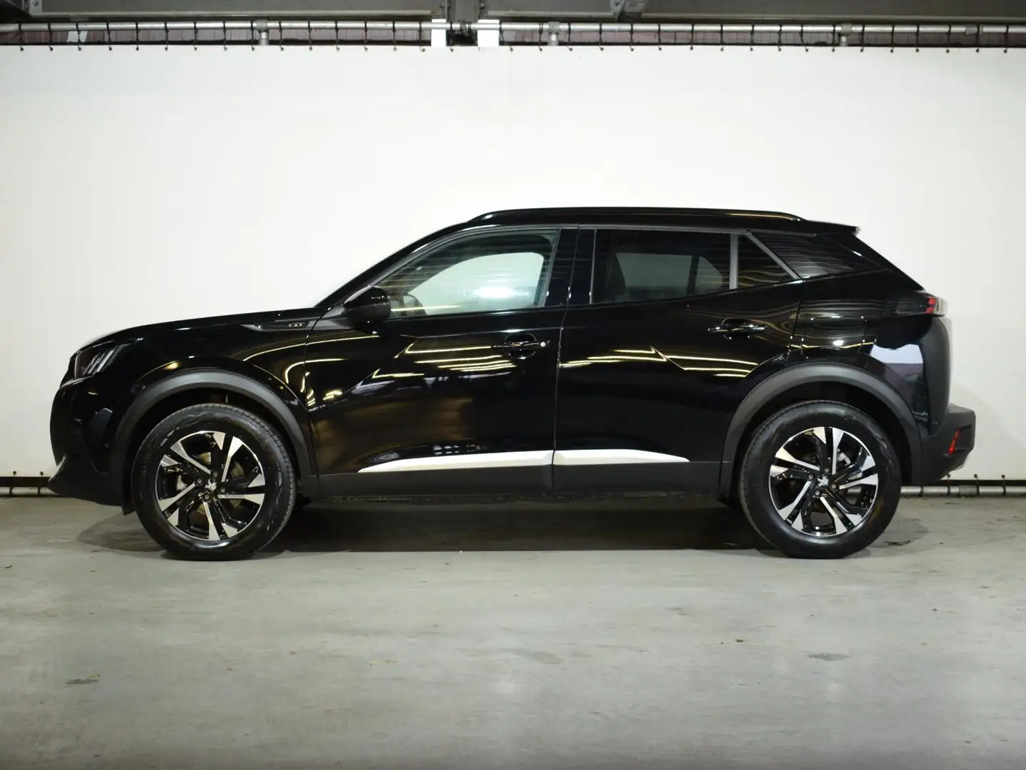 Peugeot 2008 1.2 Turbo 130pk GT Pack AUTOMAAT | NAVIGATIE | CAR Zwart - 2