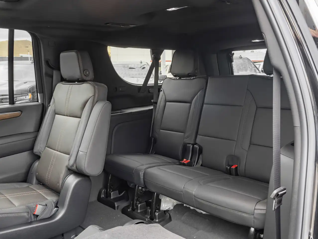 Chevrolet Suburban снимка Chevrolet Suburban
