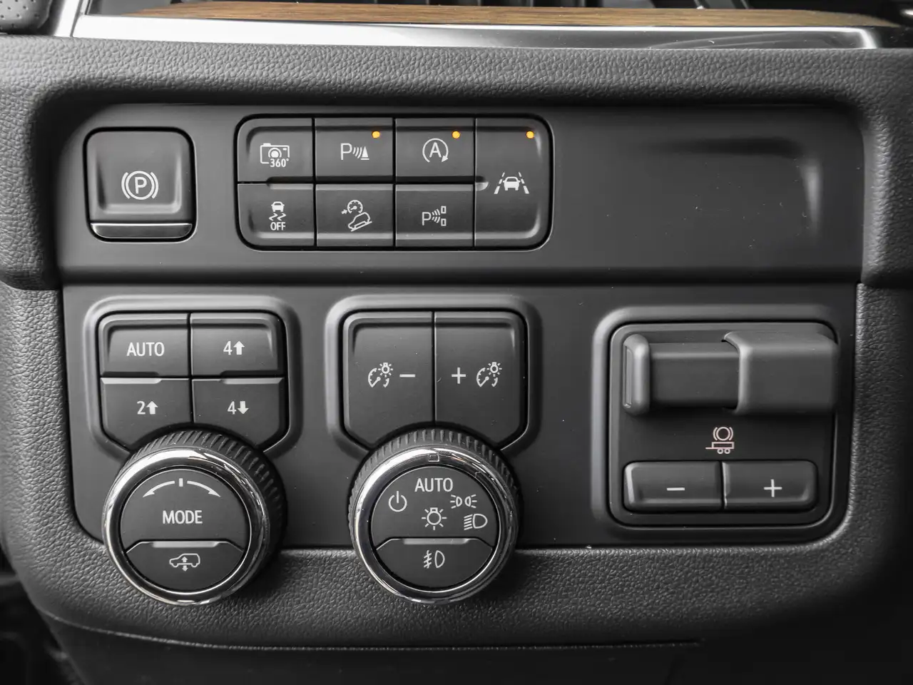 Chevrolet Suburban снимка Chevrolet Suburban
