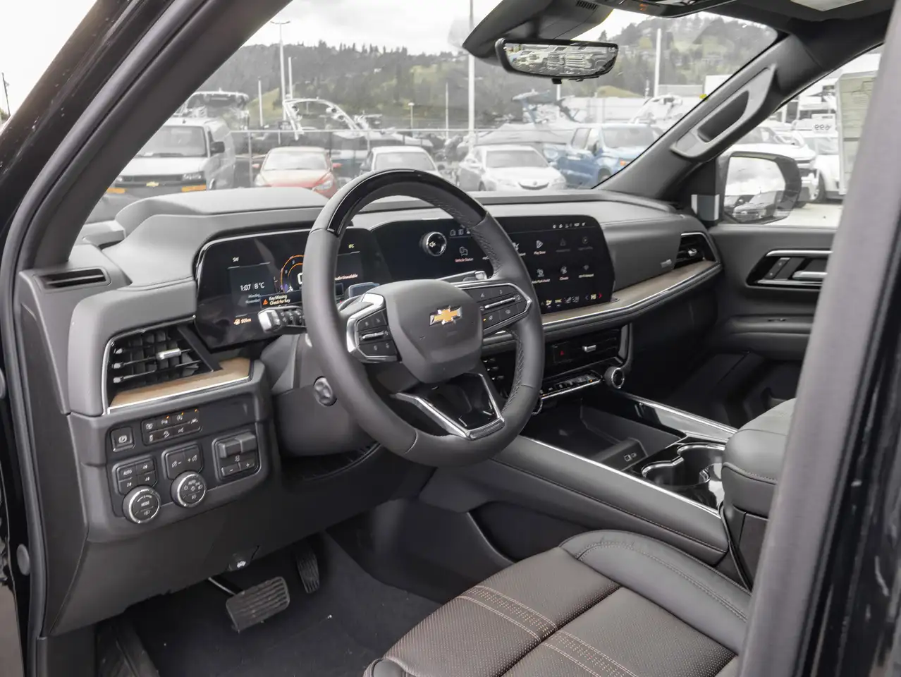 Chevrolet Suburban снимка Chevrolet Suburban