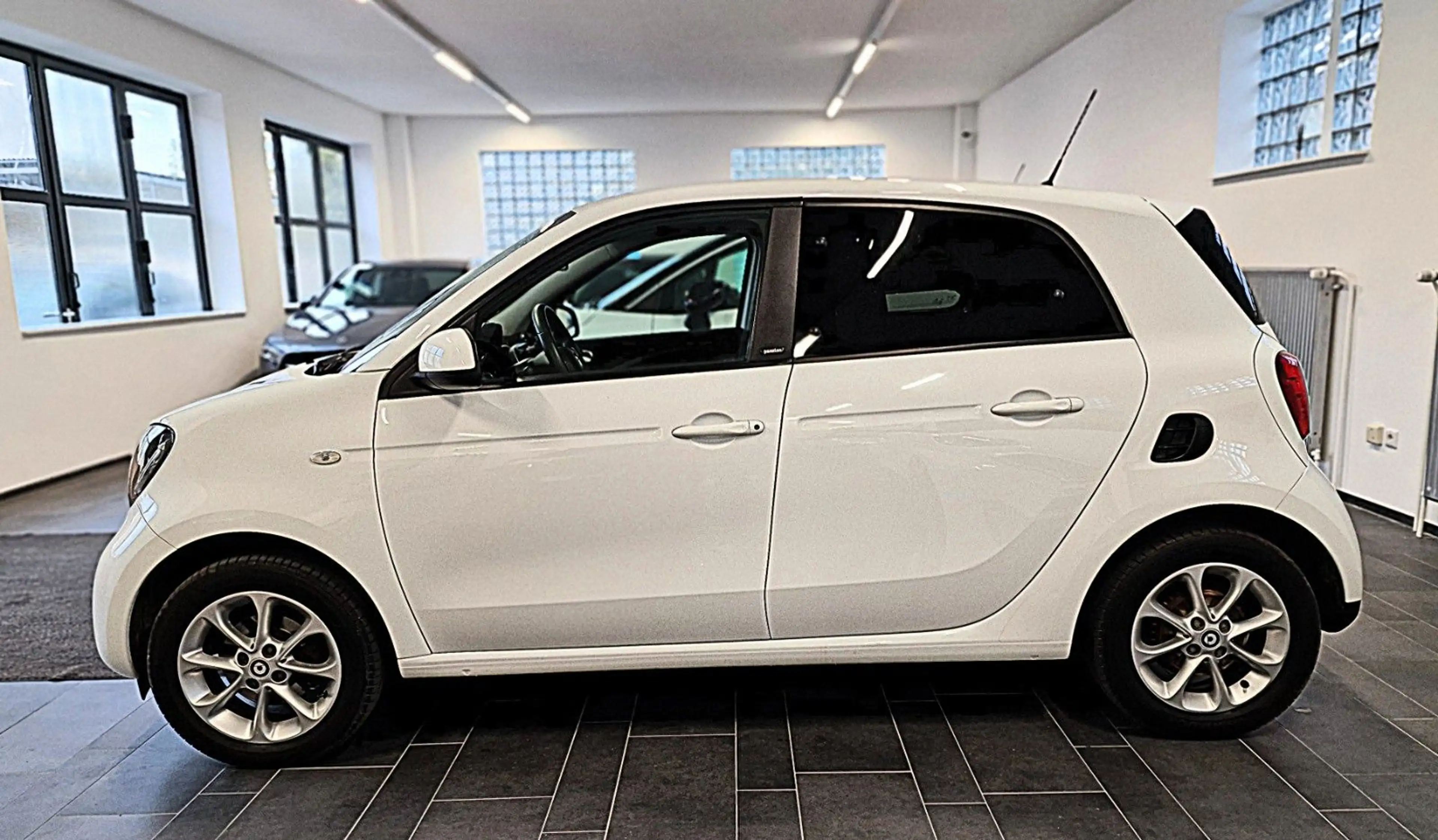 smart forFour Passion/Tempomat/LED/PDC/USB/Multifunkti — photo 3