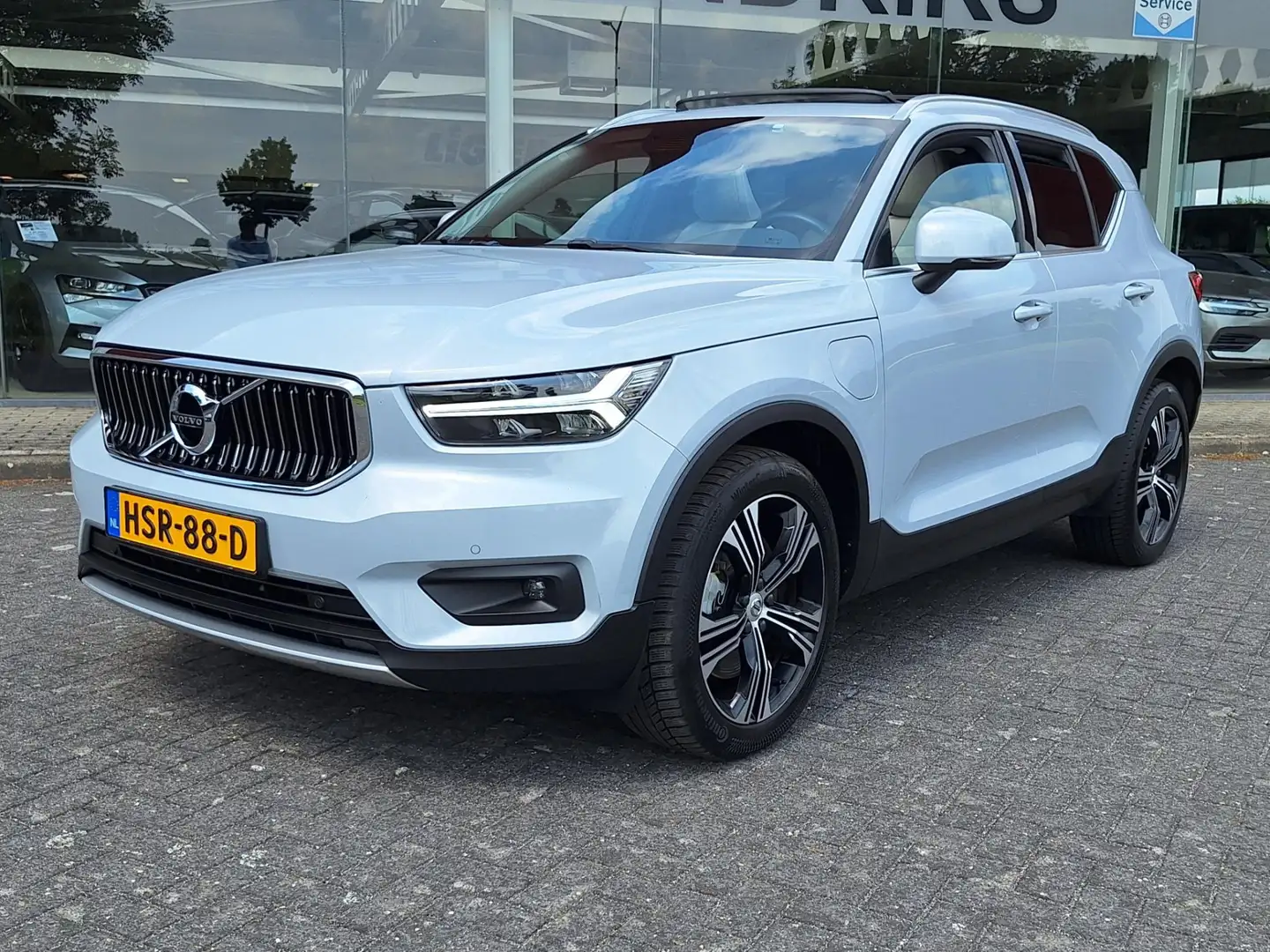 Volvo XC40 1.5 T5 Recharge Inscription | Pano | Light Leder | Silber - 2