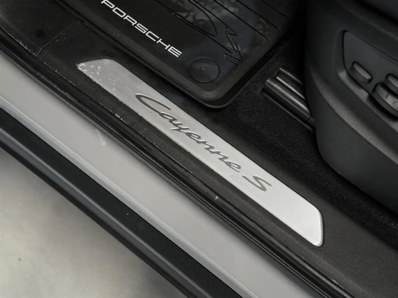 Porsche Cayenne снимка Porsche Cayenne