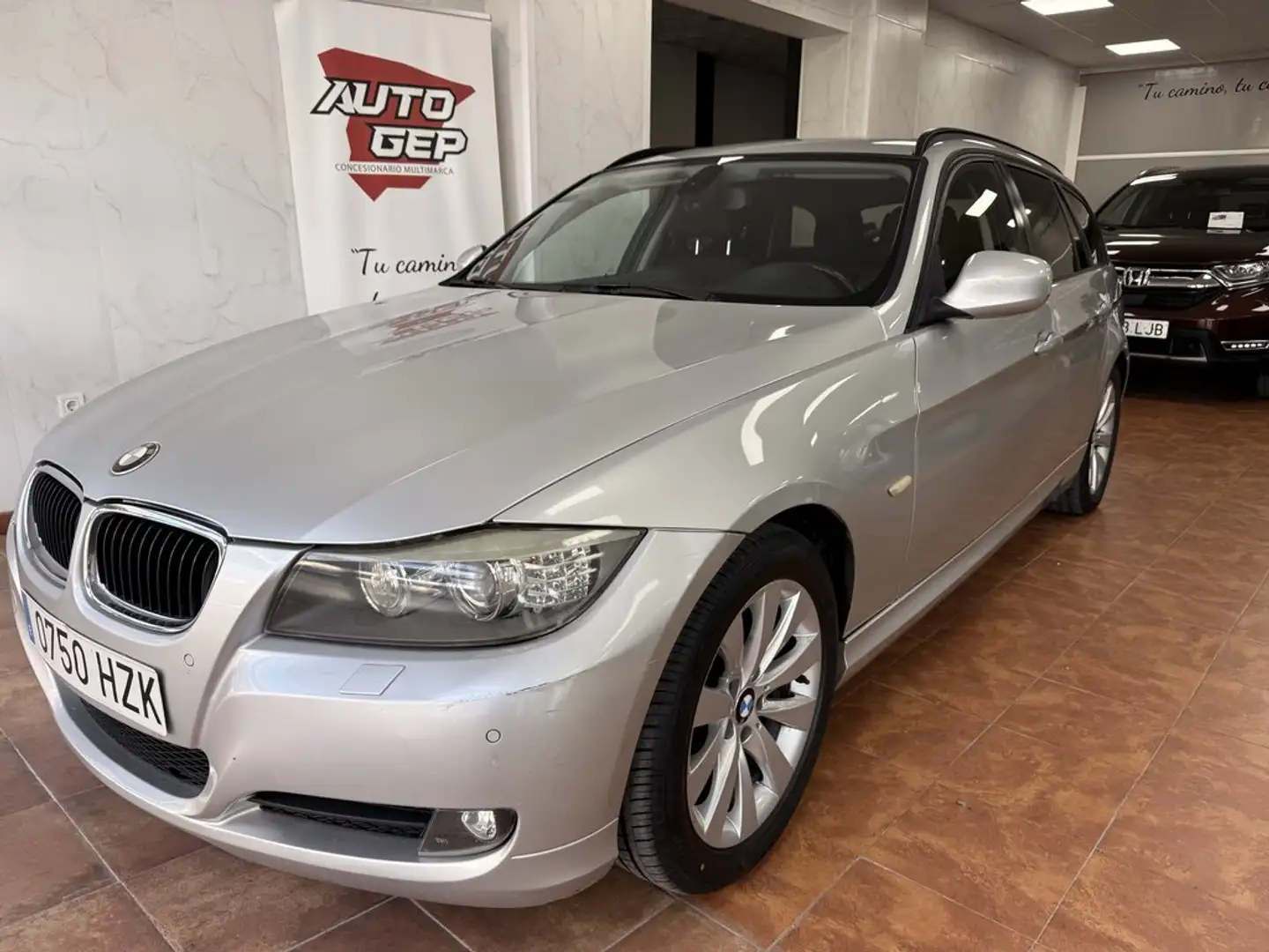 BMW 320 320d Touring Gris - 1