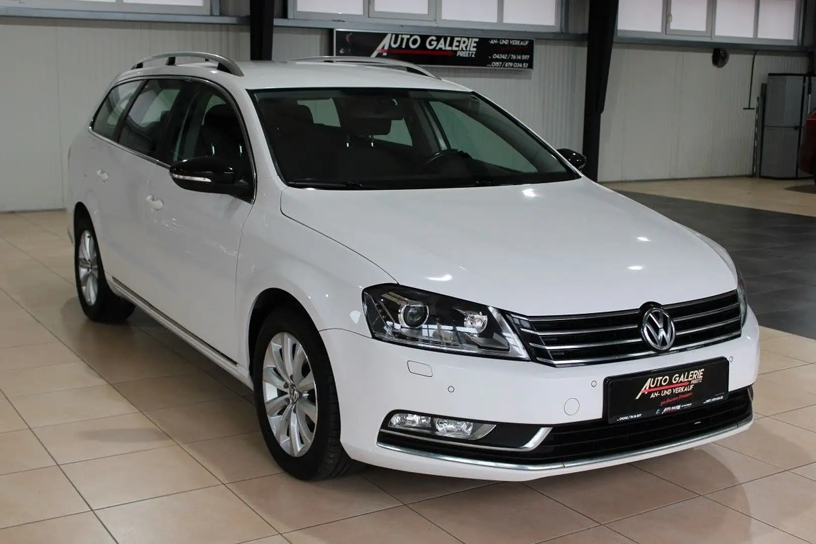 Volkswagen Passat Variant Passat Kombi Business2,0TDi*Automatik*Navi*Xenon Weiß - 1