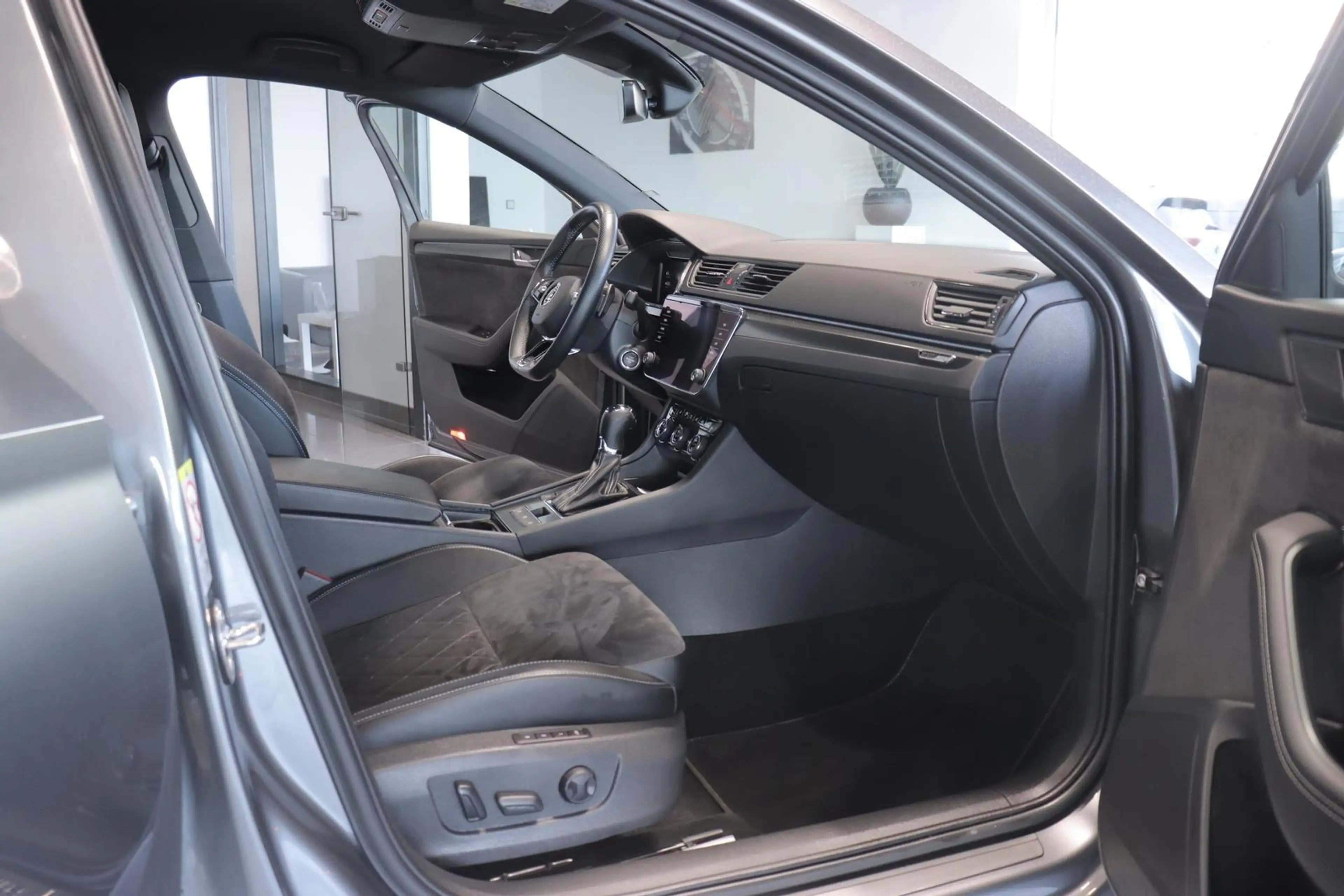 Skoda Superb 2.0 TDI Sportline Android*ACC*SHZ* — photo 13