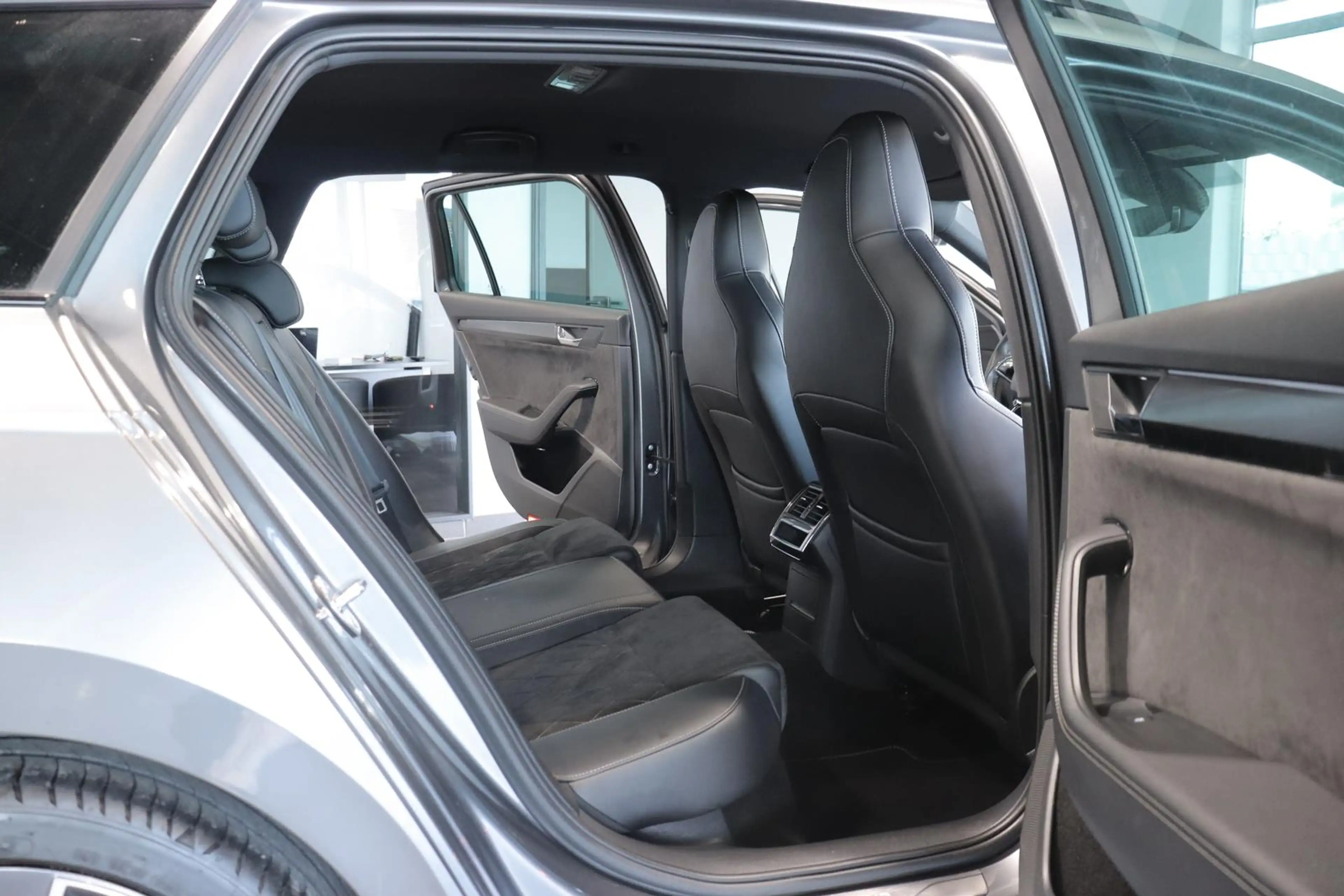 Skoda Superb 2.0 TDI Sportline Android*ACC*SHZ* — photo 12