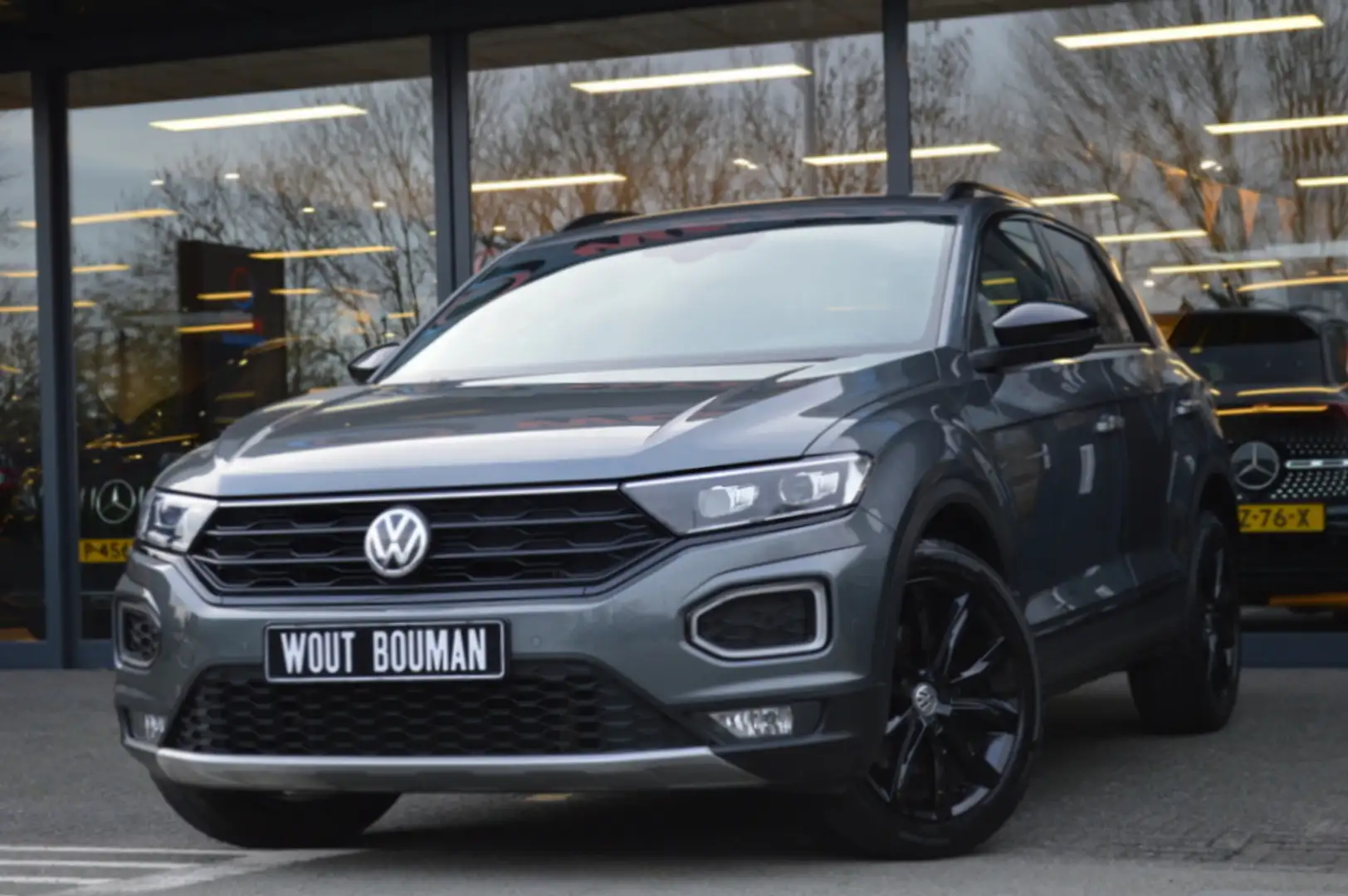 Volkswagen T-Roc 1.5 TSI Sport DSG Led Navi Acc Afn.trekh Pdc Grijs - 1