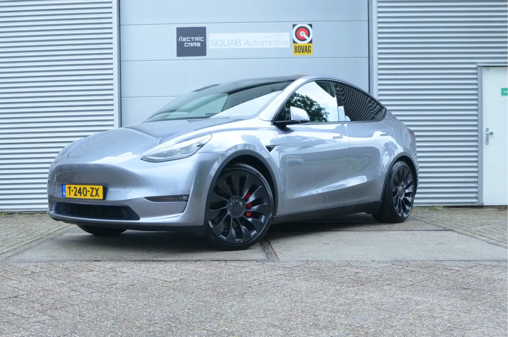 Tesla Model Y Performance AWD 75 kWh Trekhaak (1.600kg), AutoPil Grijs - 1