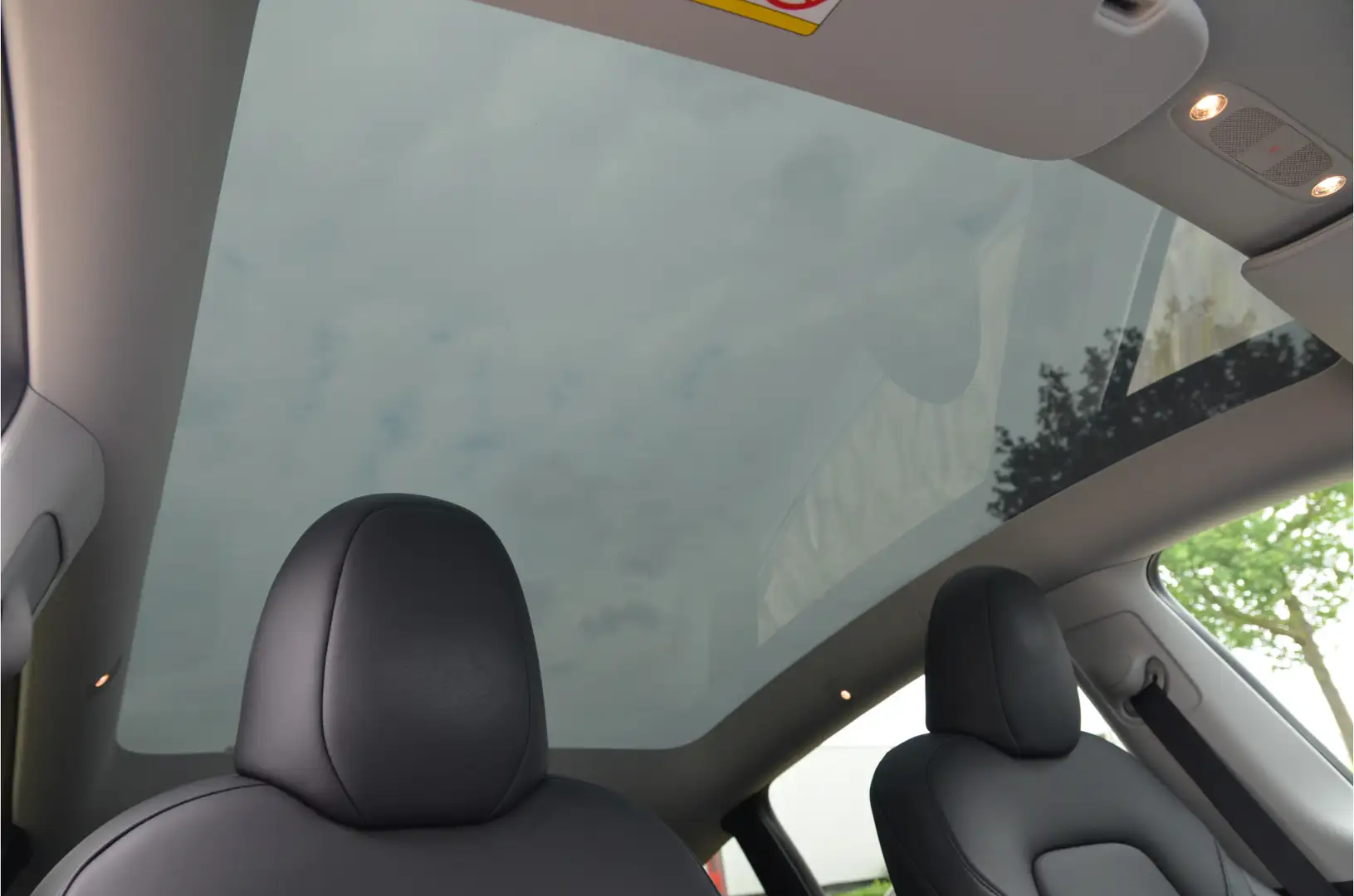 Tesla Model Y Performance AWD 75 kWh Trekhaak (1.600kg), AutoPil Grijs - 2