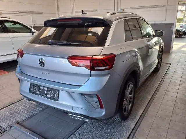 Volkswagen T-Roc view 4
