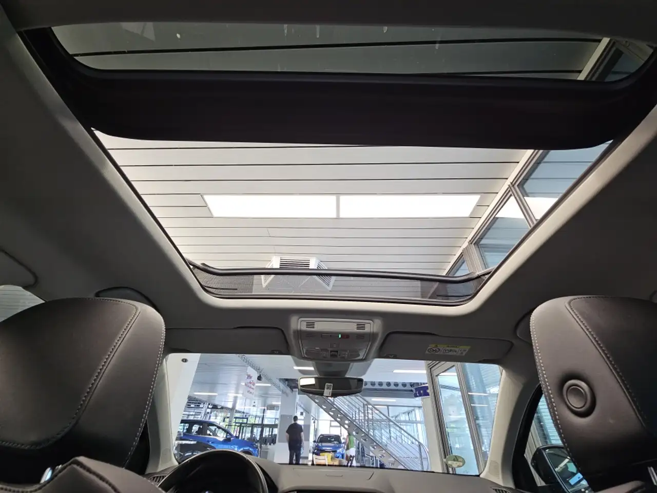 Skoda Karoq Style Leder,Pano-Dach,AHK,Sitzheizung,PDC, миниатюра 8