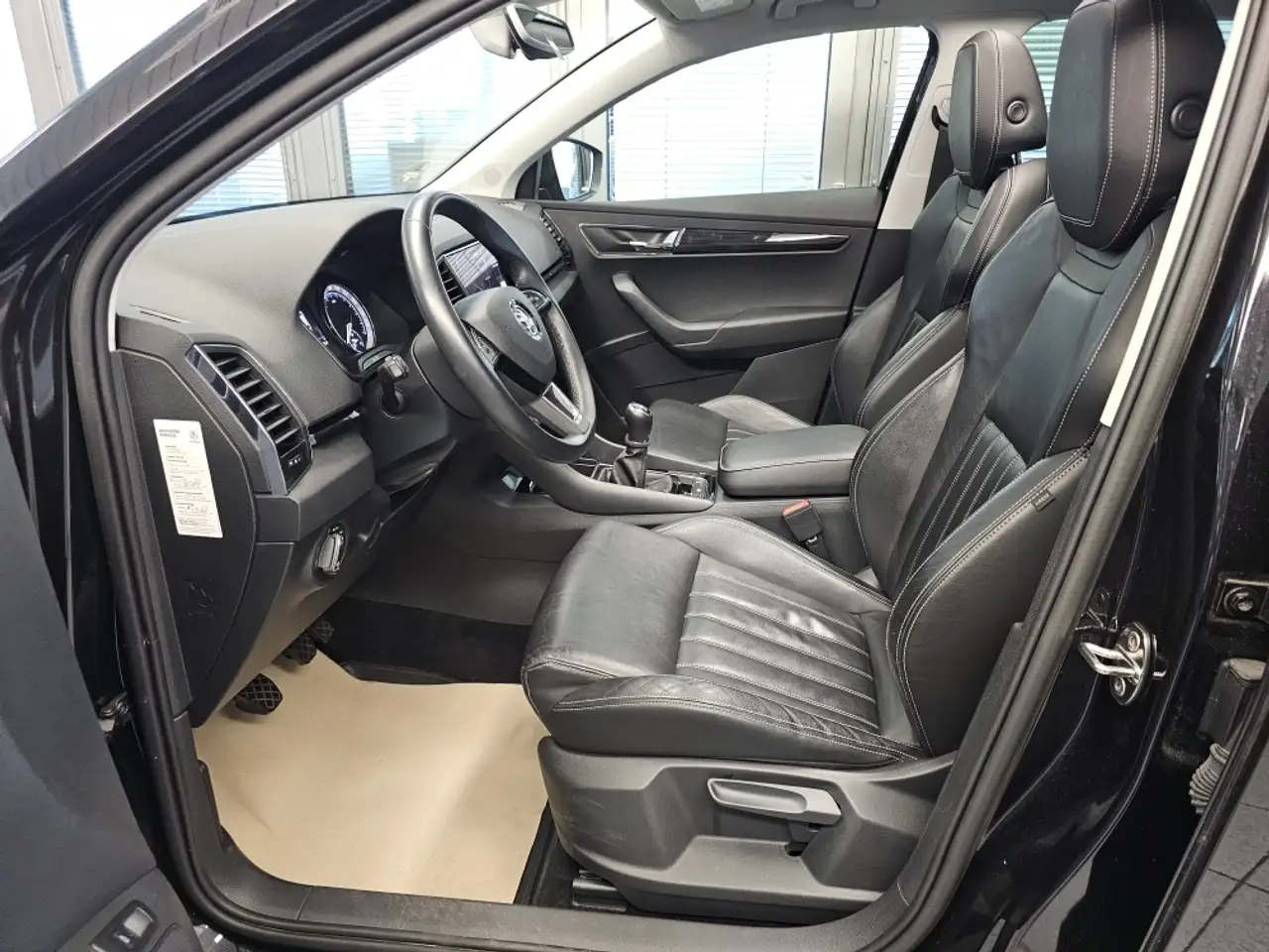Skoda Karoq Style Leder,Pano-Dach,AHK,Sitzheizung,PDC, миниатюра 23