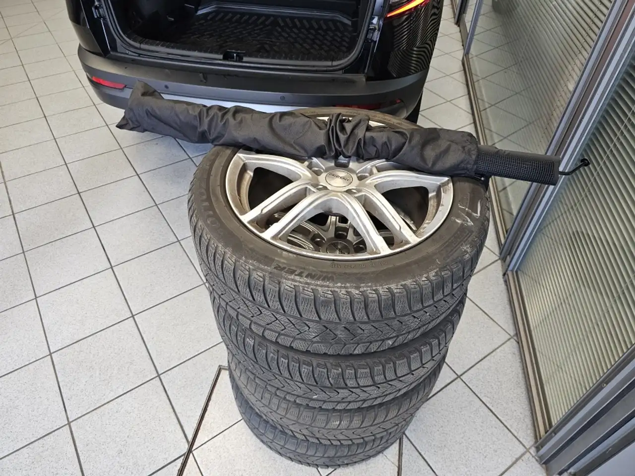Skoda Karoq Style Leder,Pano-Dach,AHK,Sitzheizung,PDC, миниатюра 4
