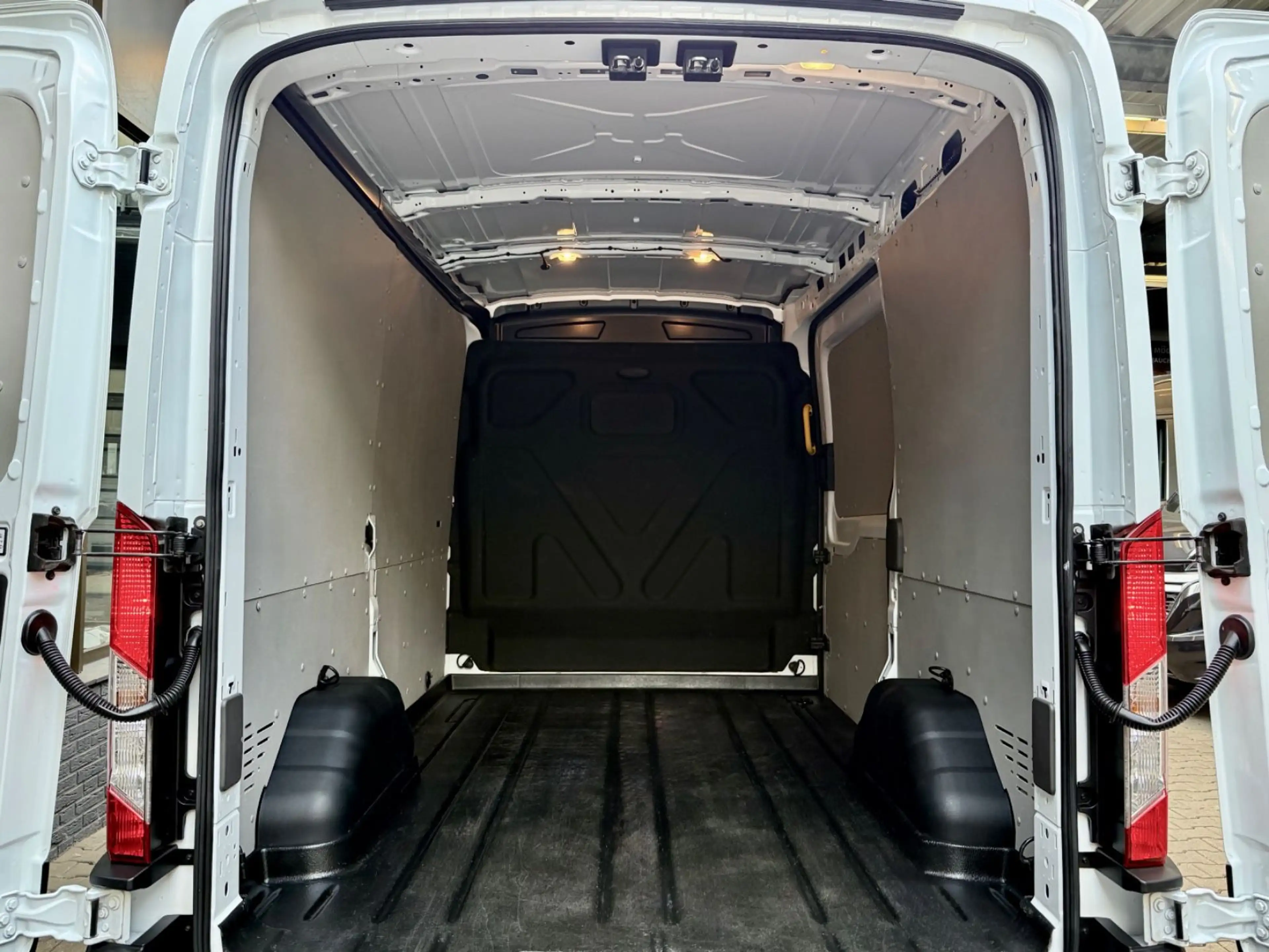 Ford Transit 2.0 D L2H2 1. HAND BLUETOOTH — photo 11