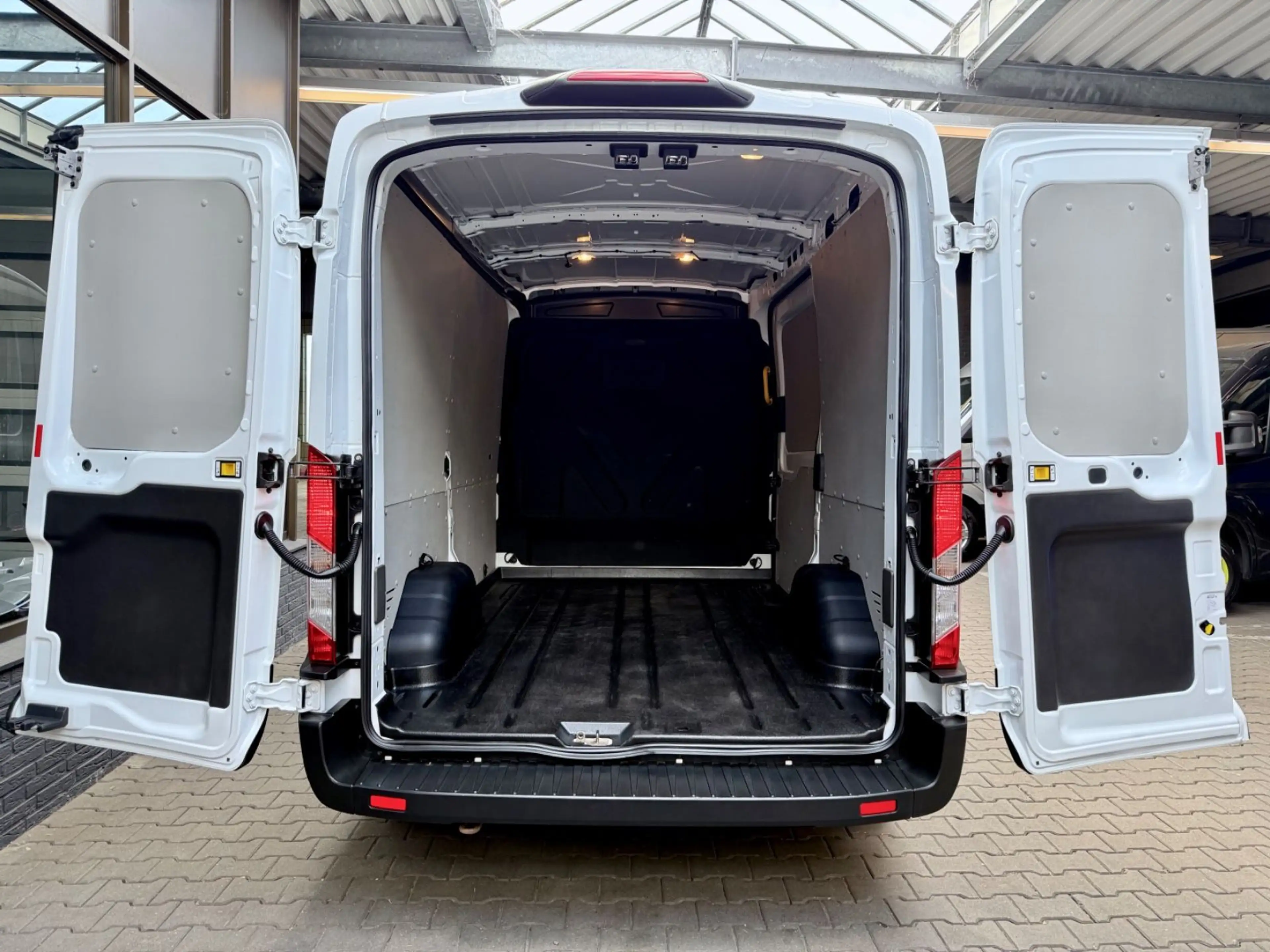 Ford Transit 2.0 D L2H2 1. HAND BLUETOOTH — photo 10