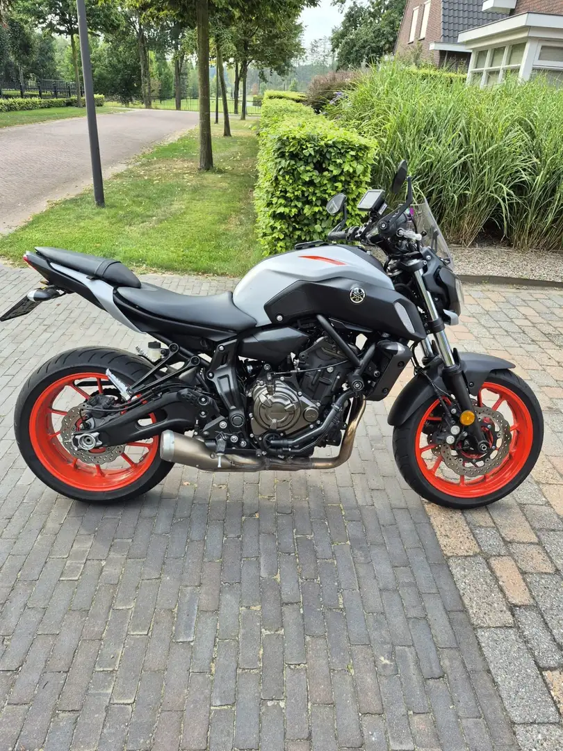 Yamaha MT-07 Pomarańczowy - 1