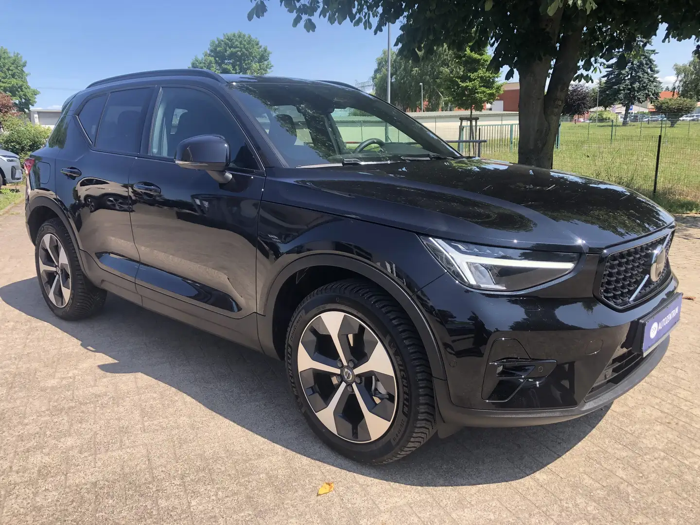 Volvo XC40 B3 Plus Dark Negro - 2