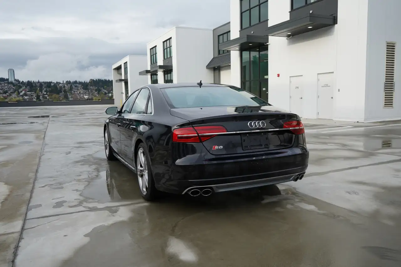 Audi S8 снимка Audi S8
