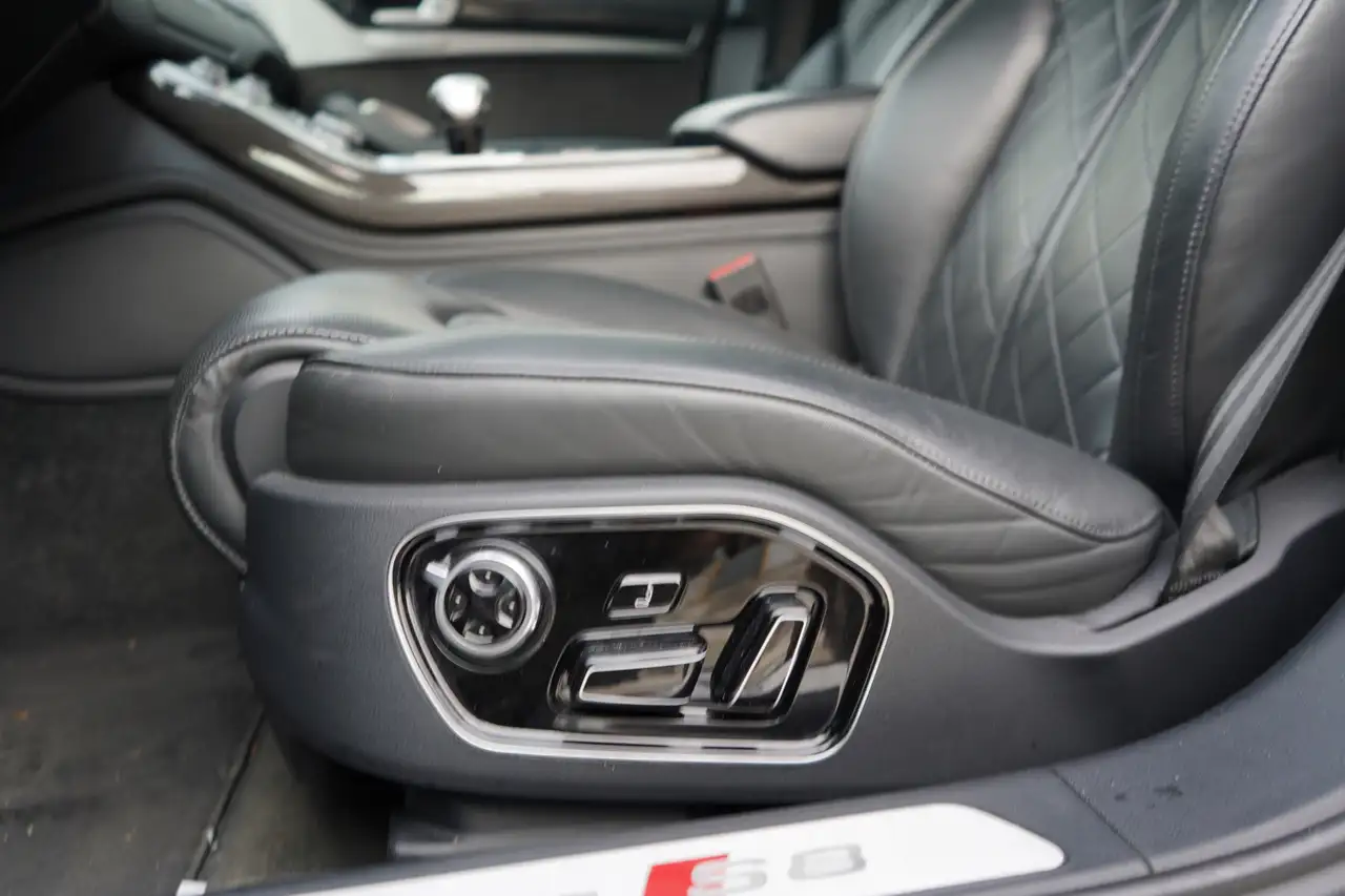 Audi S8 снимка Audi S8
